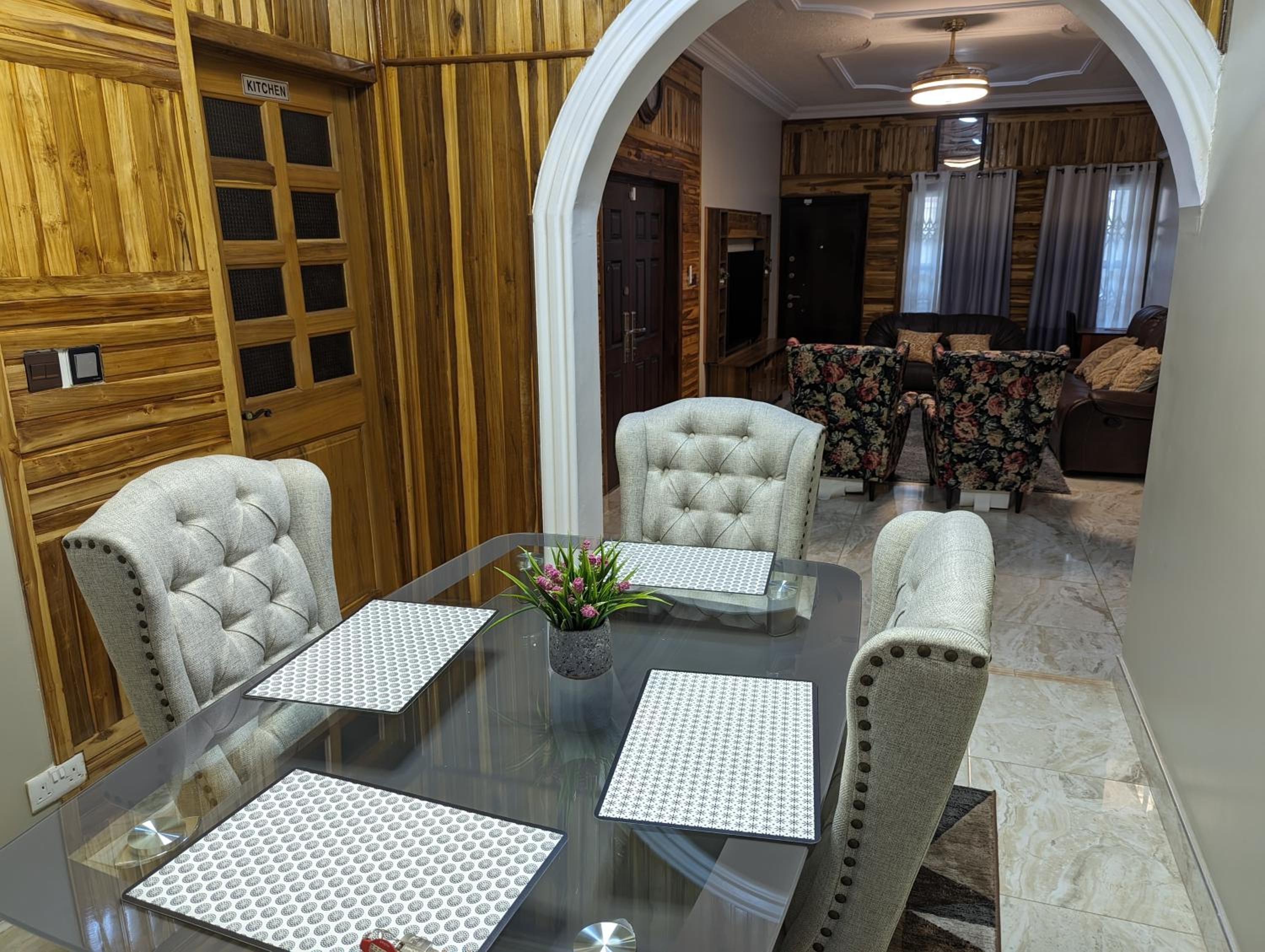 JezHos - Dina Fully Furnished Apartment