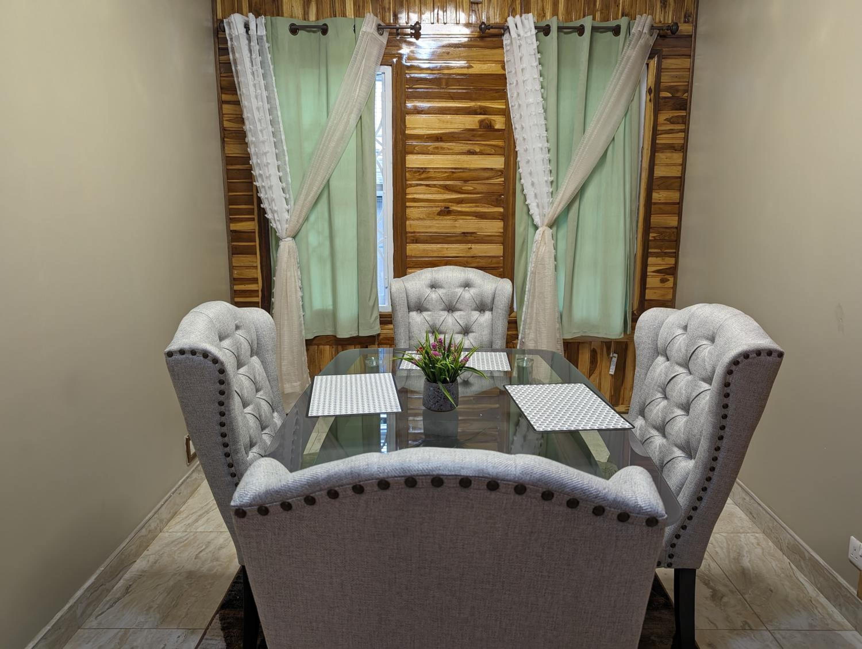 JezHos - Dina Fully Furnished Apartment