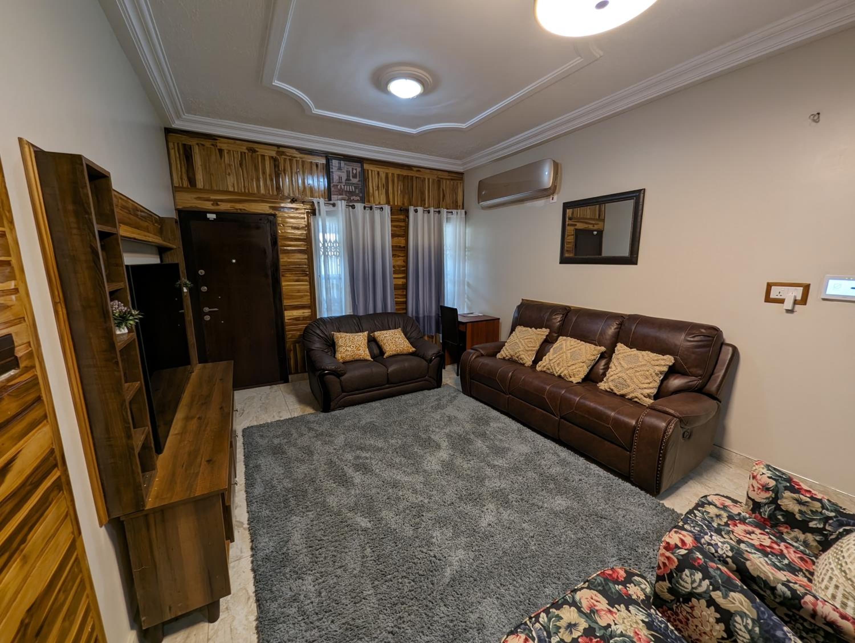 JezHos - Dina Fully Furnished Apartment