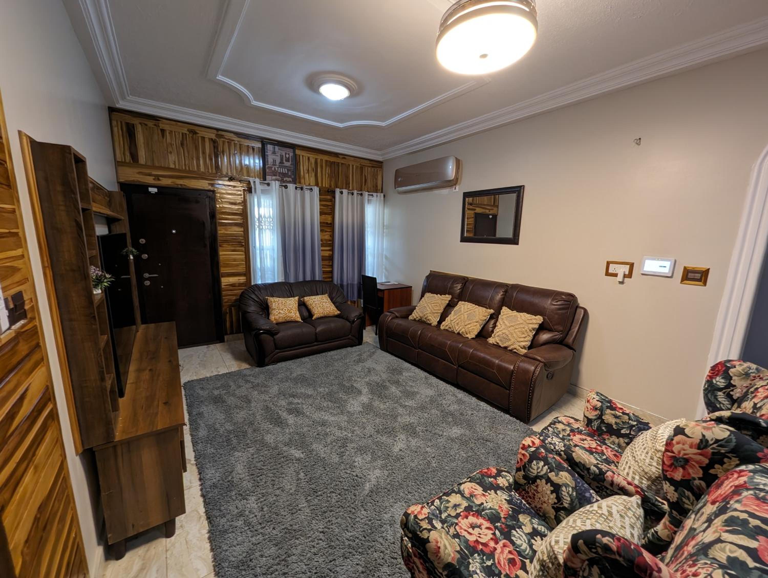 JezHos - Dina Fully Furnished Apartment