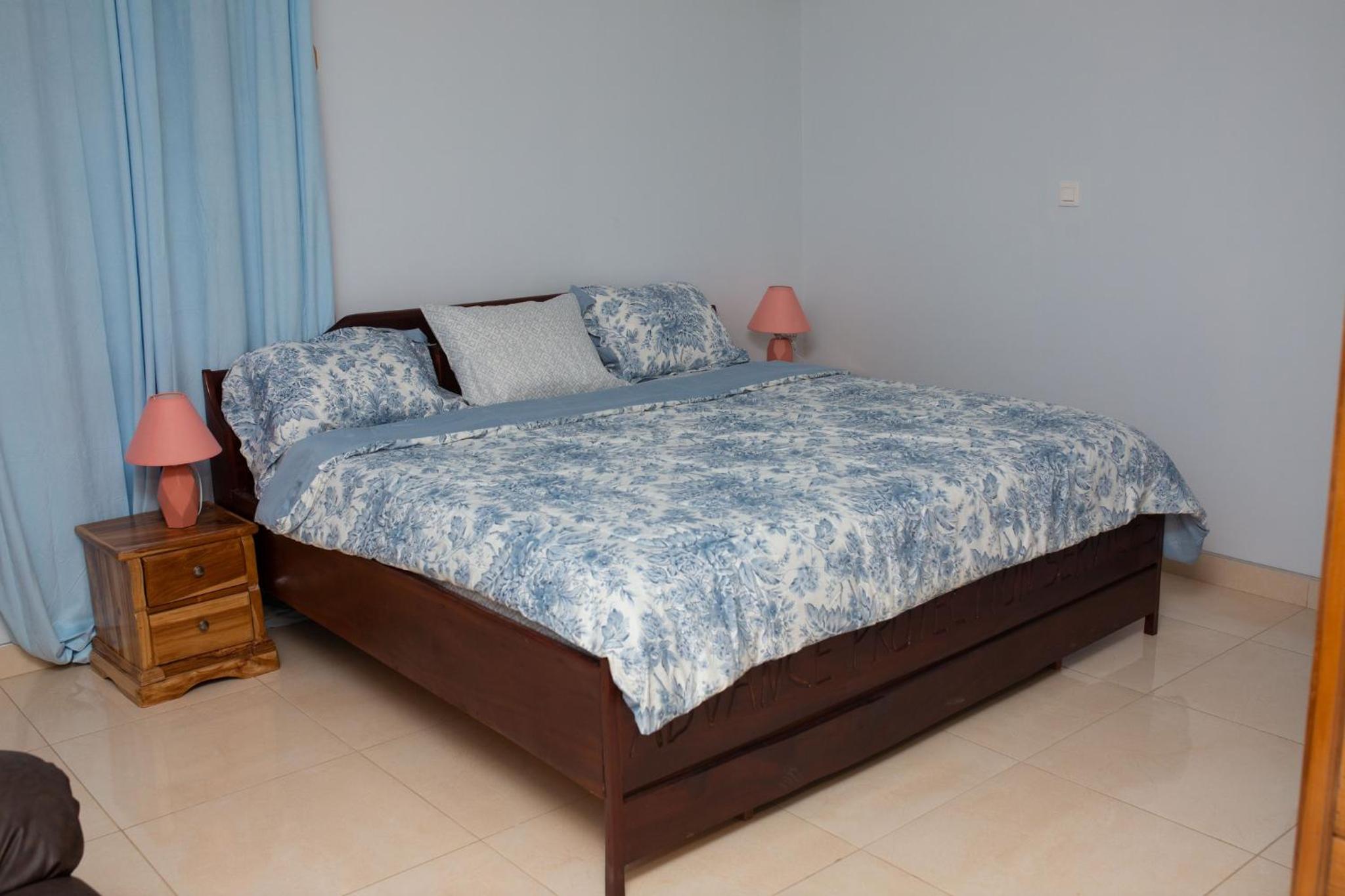 JezHos - Dina Fully Furnished Apartment