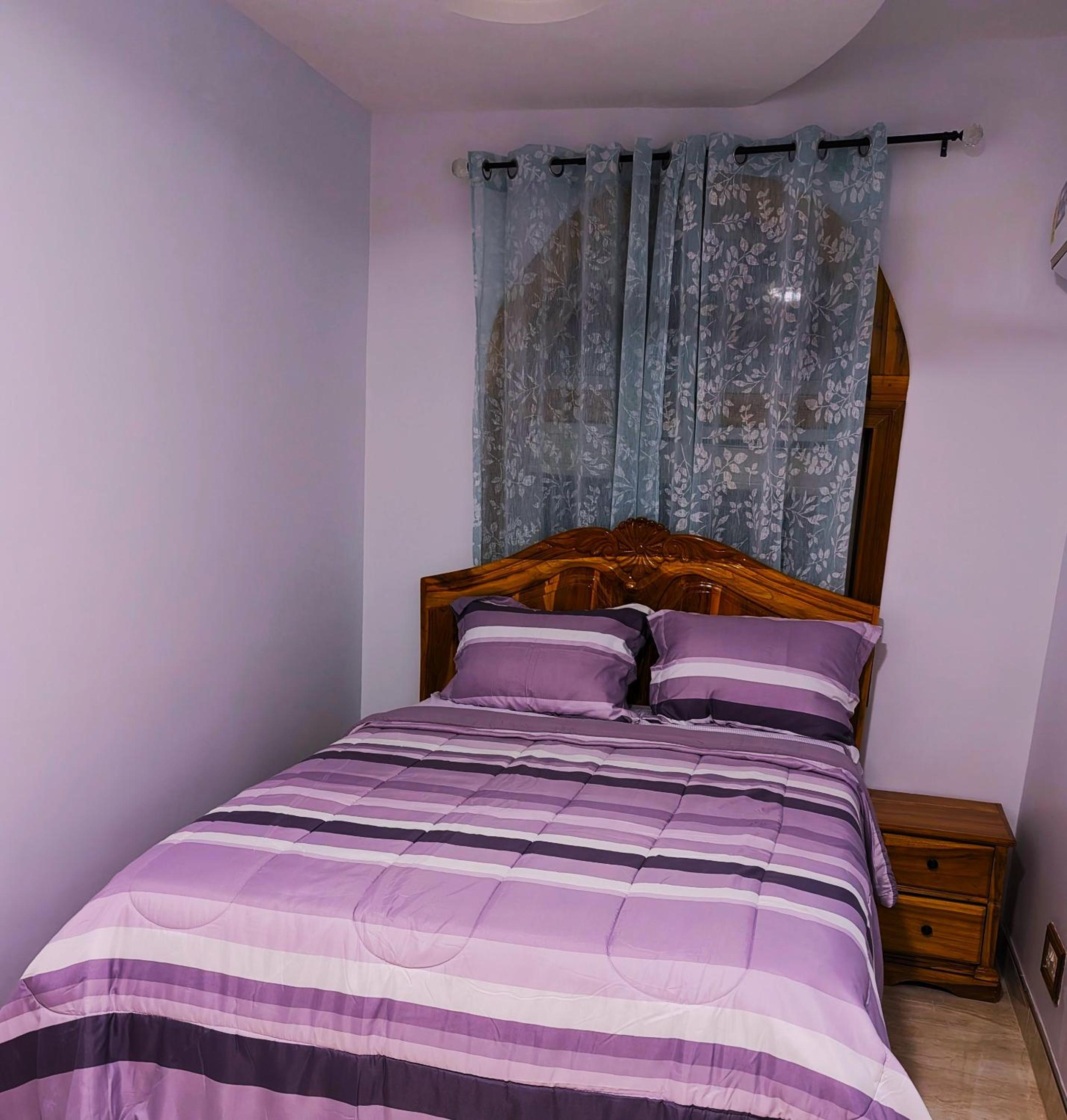 JezHos - Dina Fully Furnished Apartment