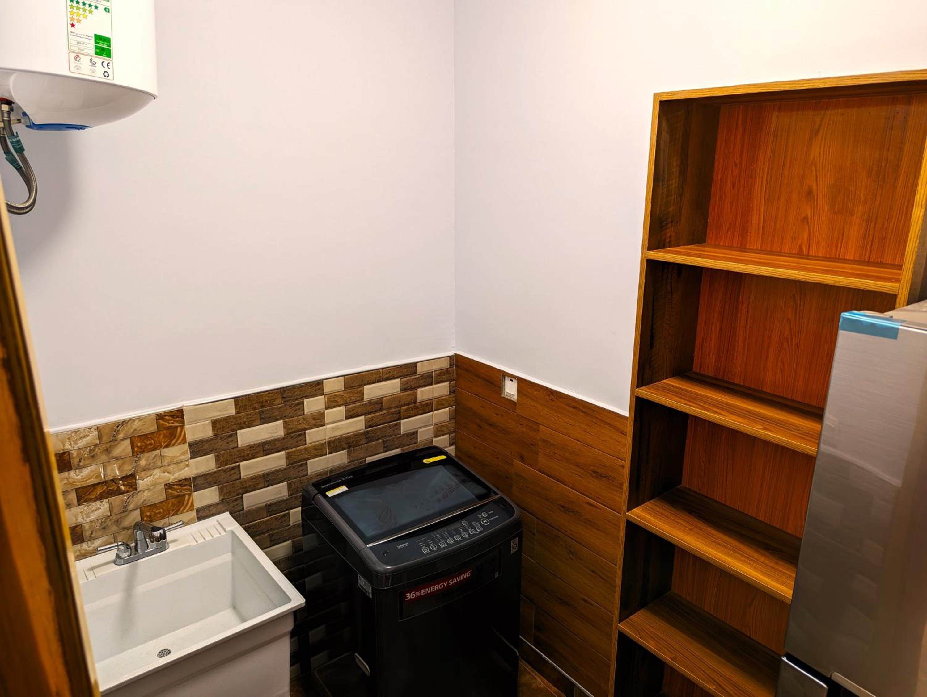 JezHos - Dina Fully Furnished Apartment