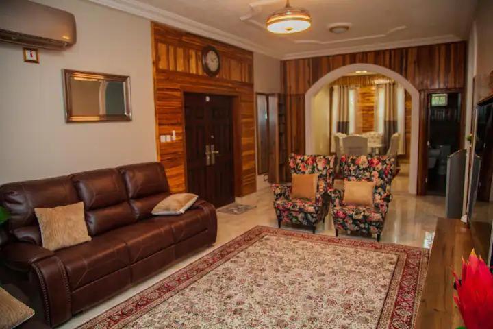 JezHos - Dina Fully Furnished Apartment