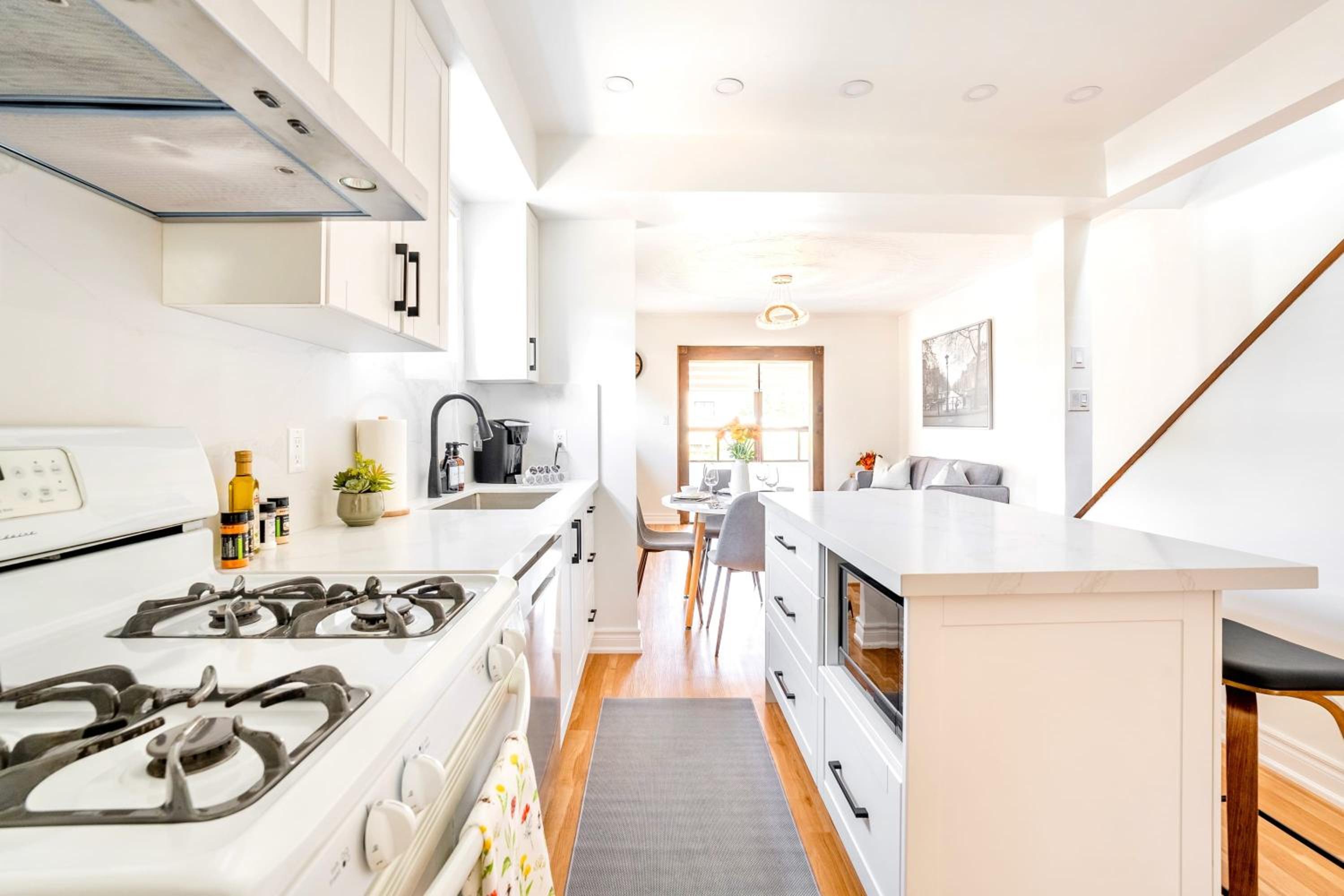 Stunning Home with Large Patio Sundeck