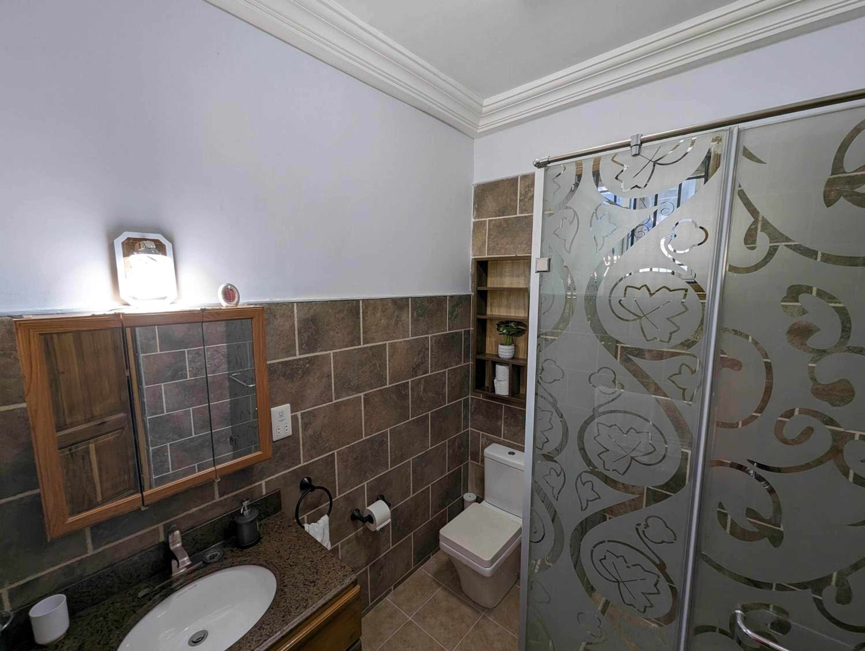 JezHos - Dina Fully Furnished Apartment