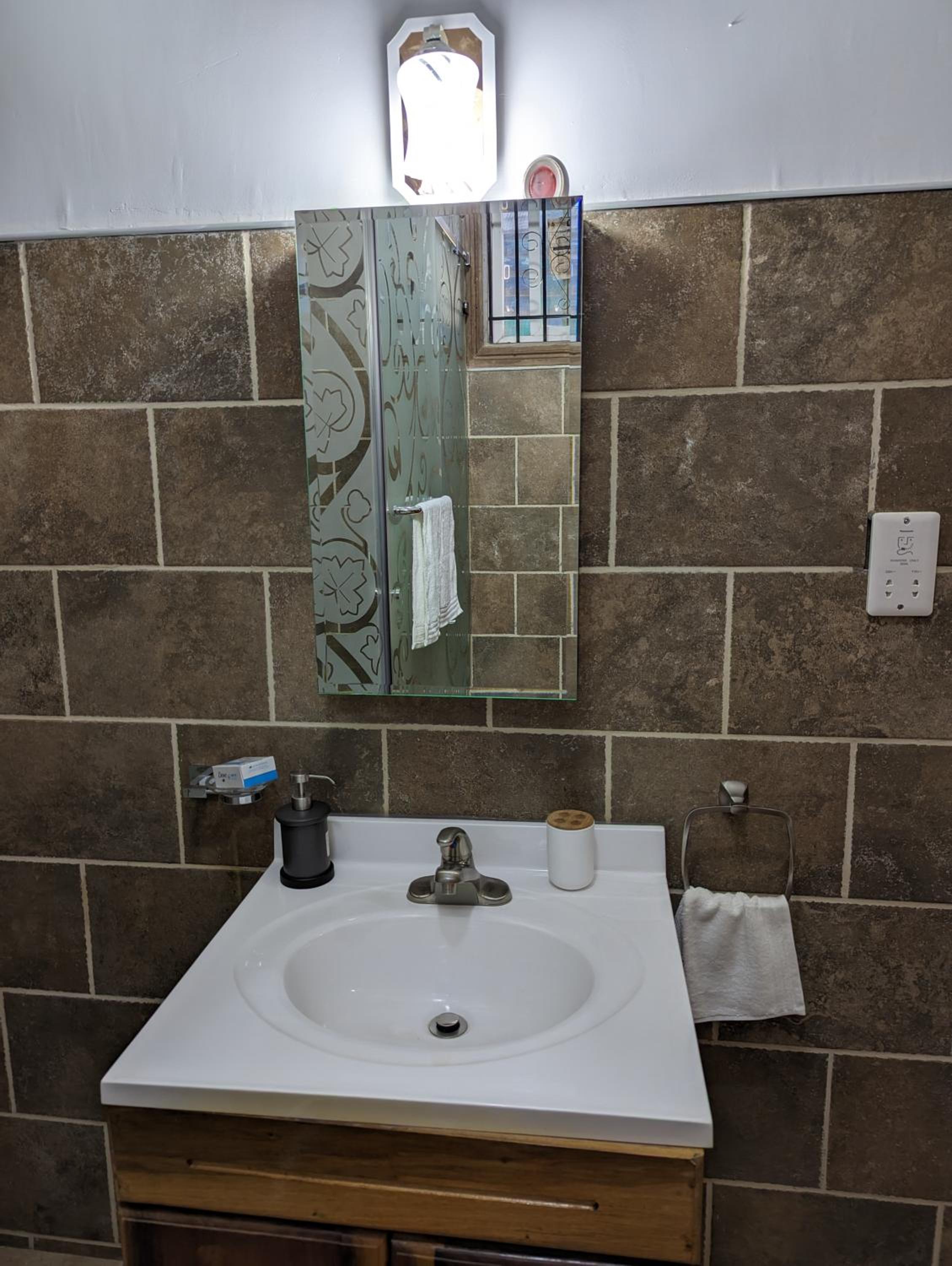 JezHos - Dina Fully Furnished Apartment