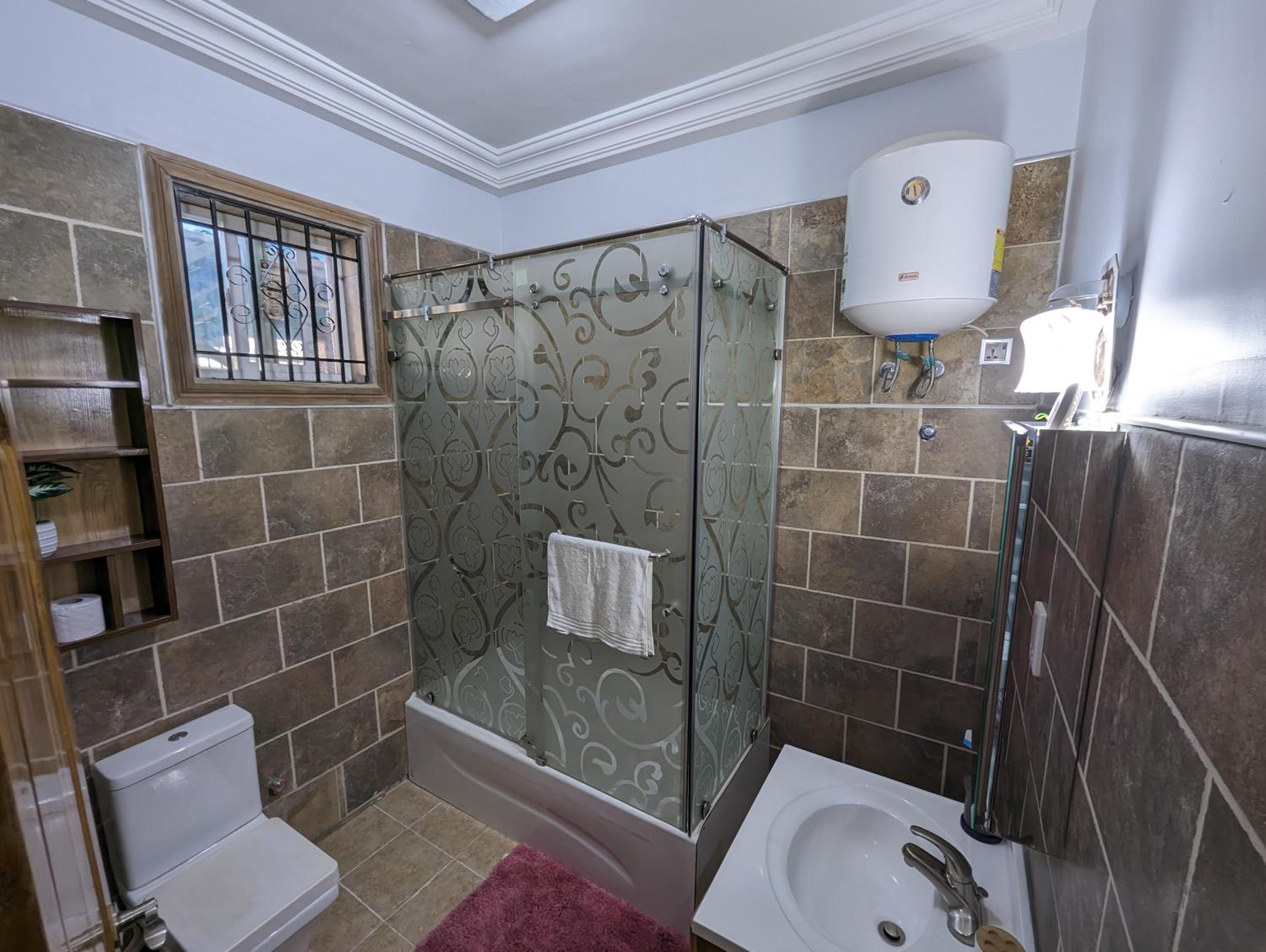 JezHos - Dina Fully Furnished Apartment