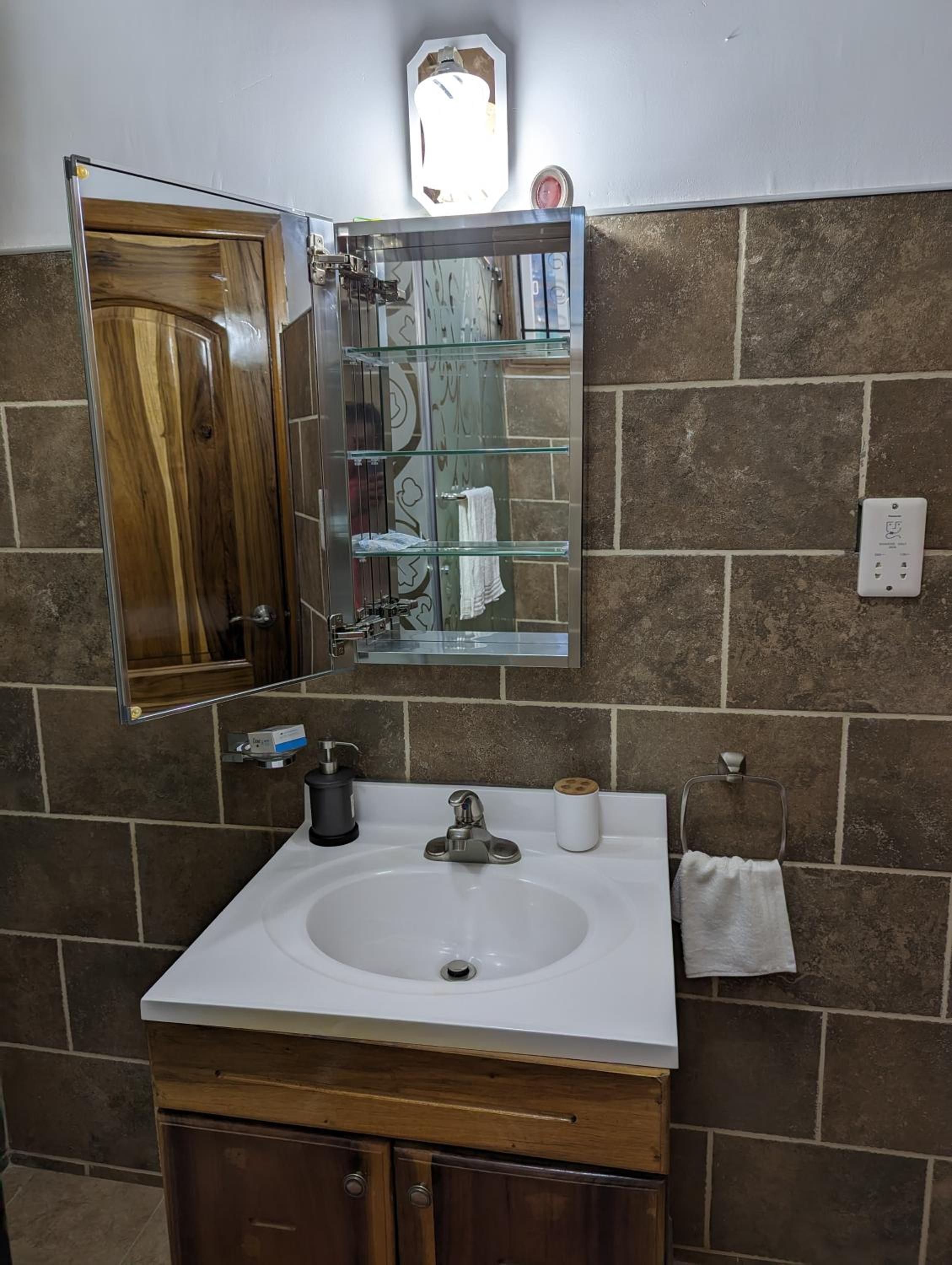 JezHos - Dina Fully Furnished Apartment