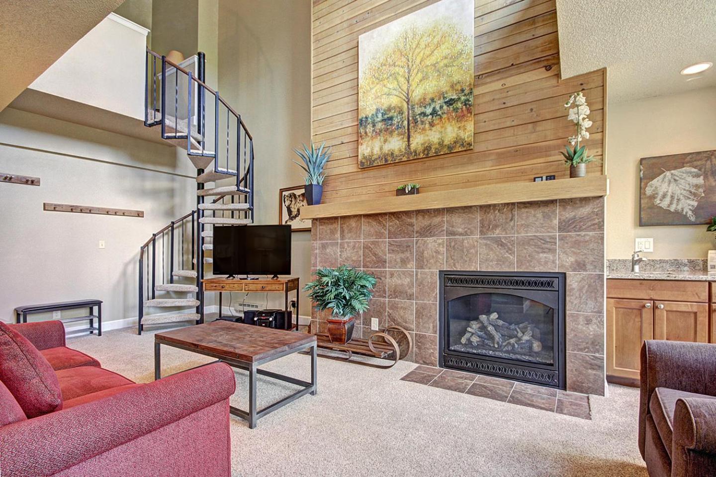 Ski Hill Condo 31 by Great Western Lodging view 3