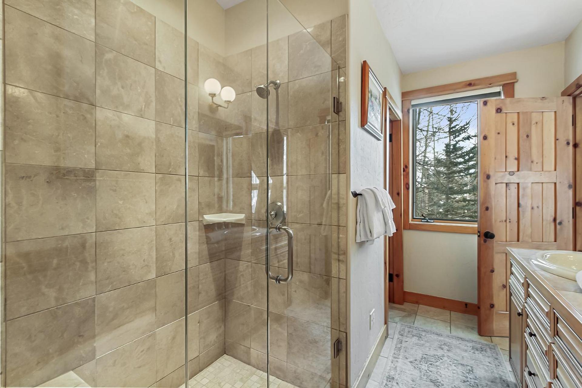 Snowflake Chalet 72 by Great Western Lodging view 3