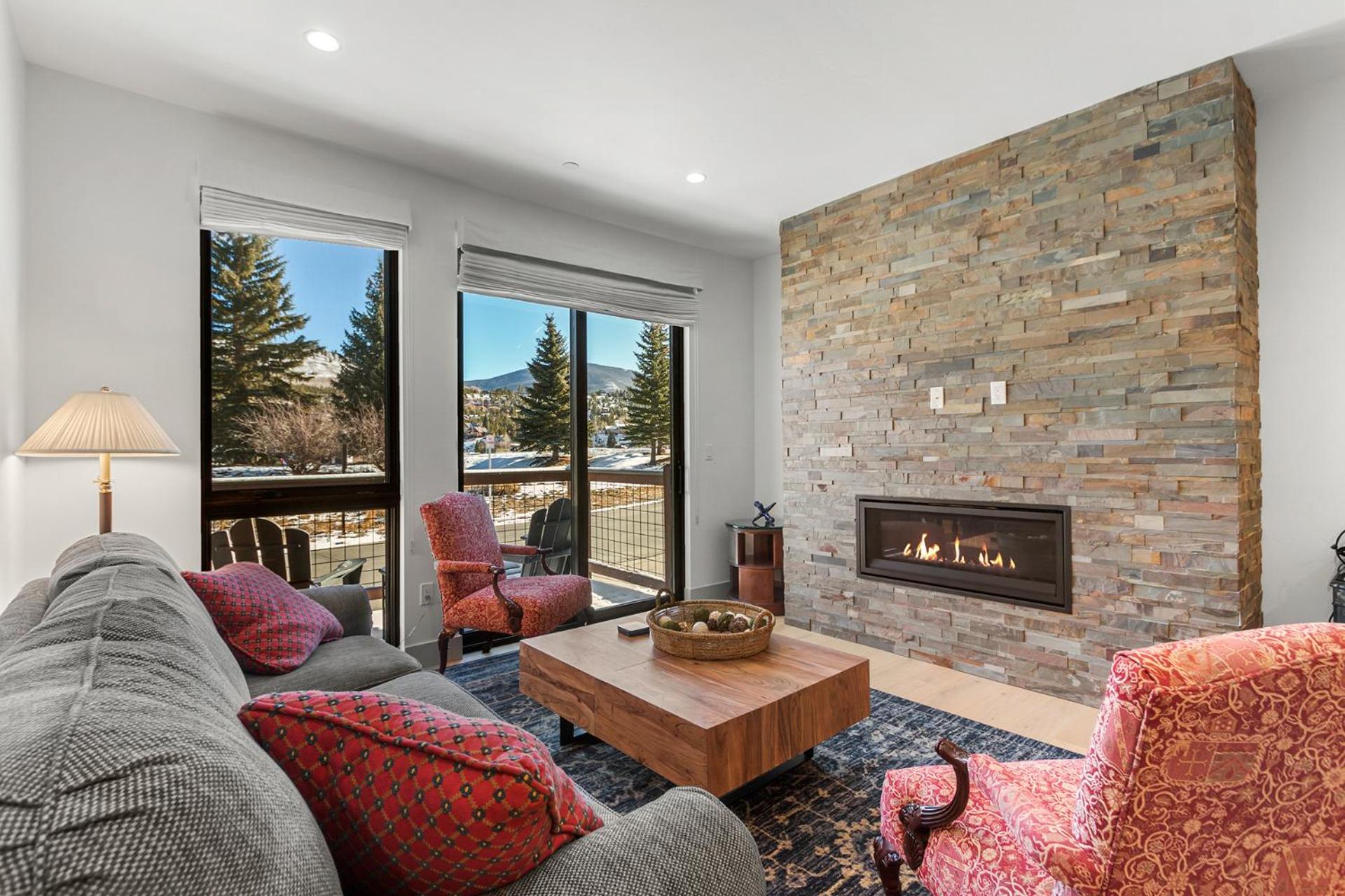 Summit Blue 543 by Great Western Lodging