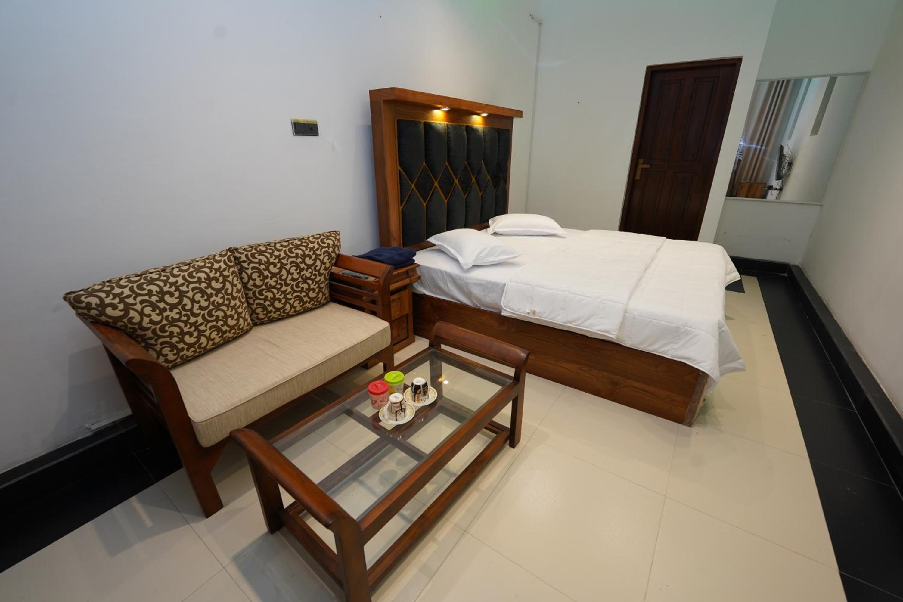 Jaruv Royal Residencies view 4