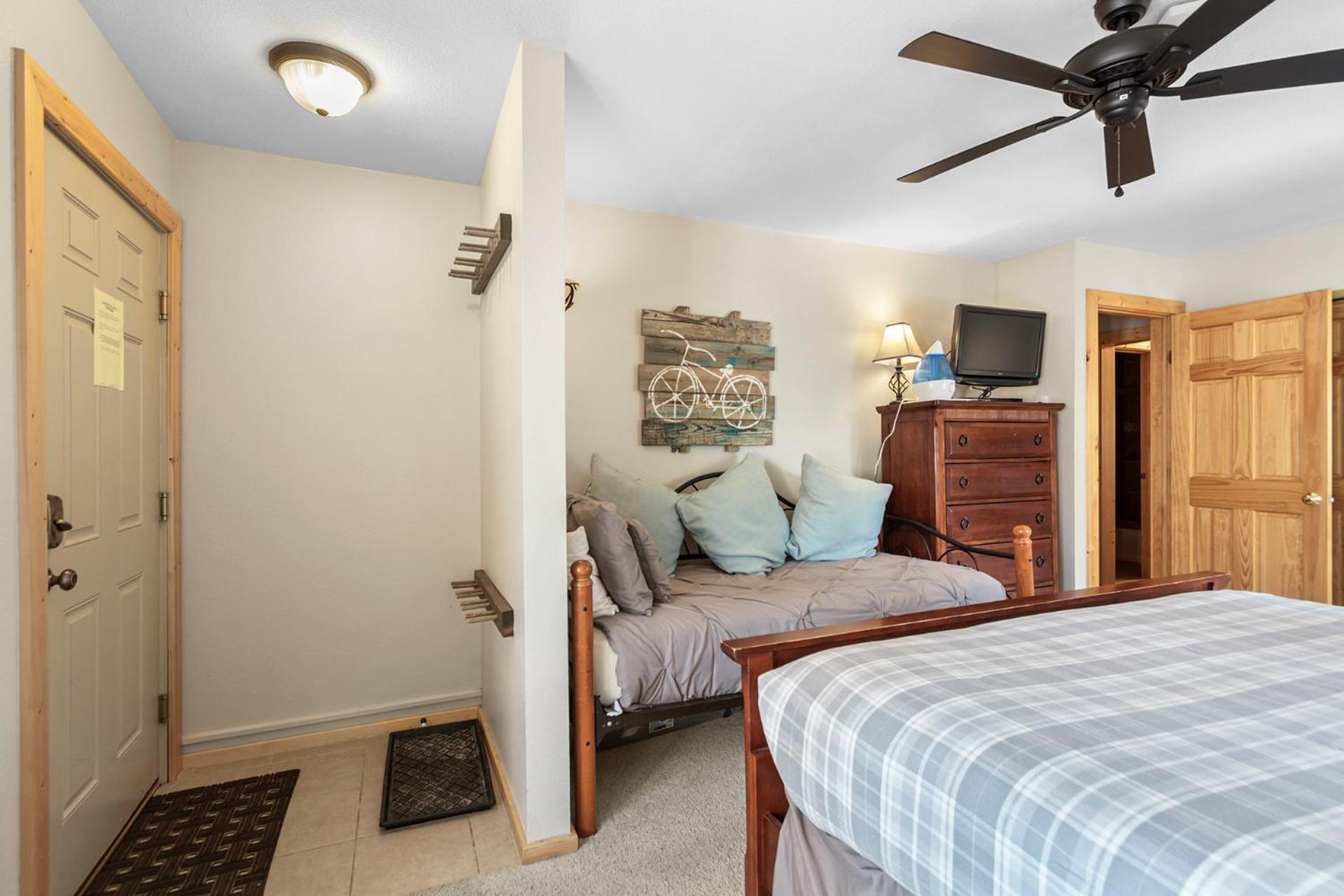 Tannenbaum II 24 by Great Western Lodging view 2