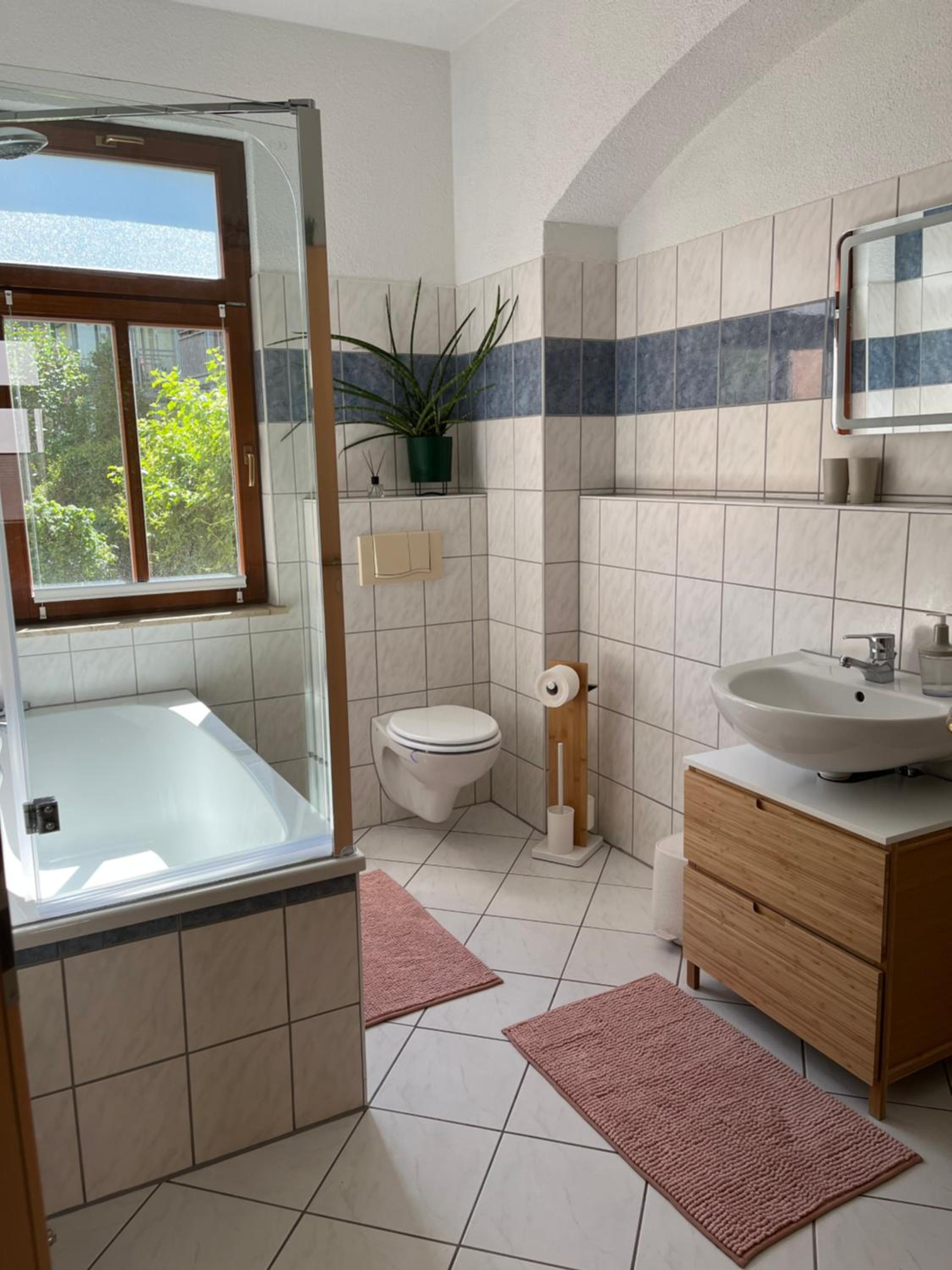 Grünspecht am Klein Venedig, zentral mit Balkon, Arbeitsplatz, Küche, Badewanne etc