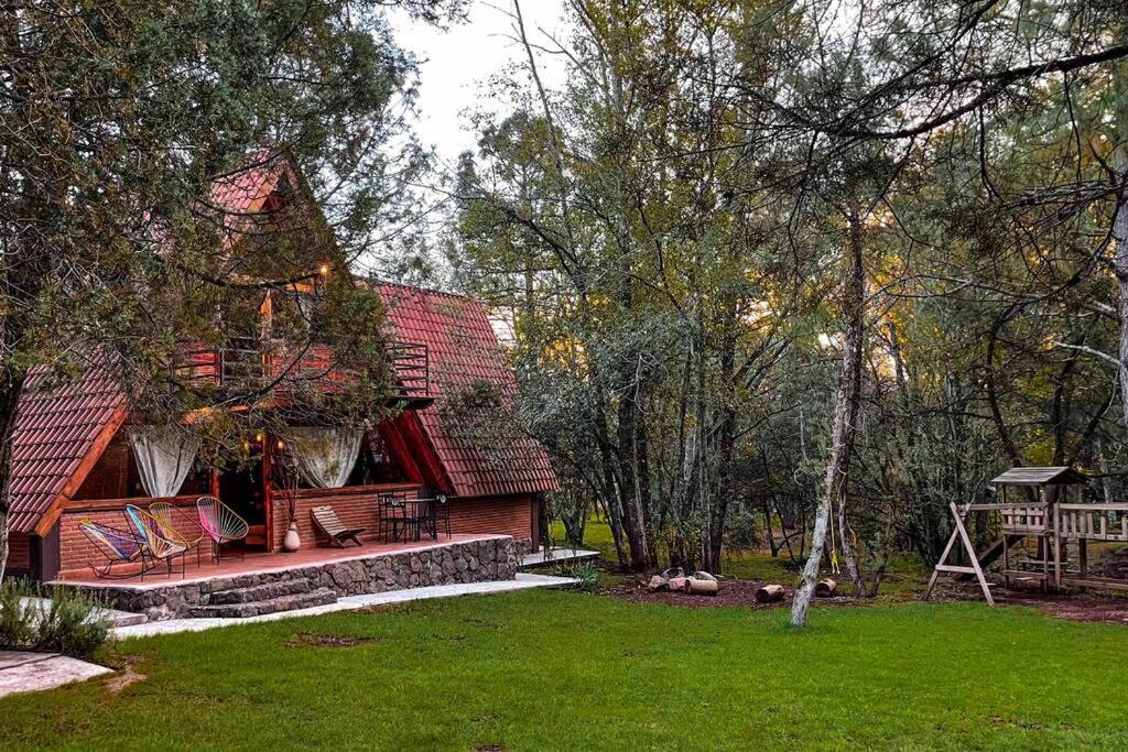 Chalet privado en el bosque con Jacuzzi de Madera Huasca Retreats
