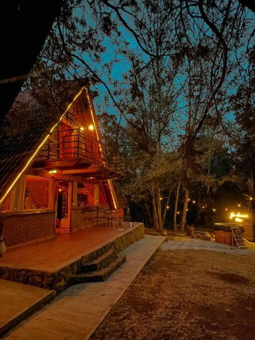 Chalet privado en el bosque con Jacuzzi de Madera Huasca Retreats