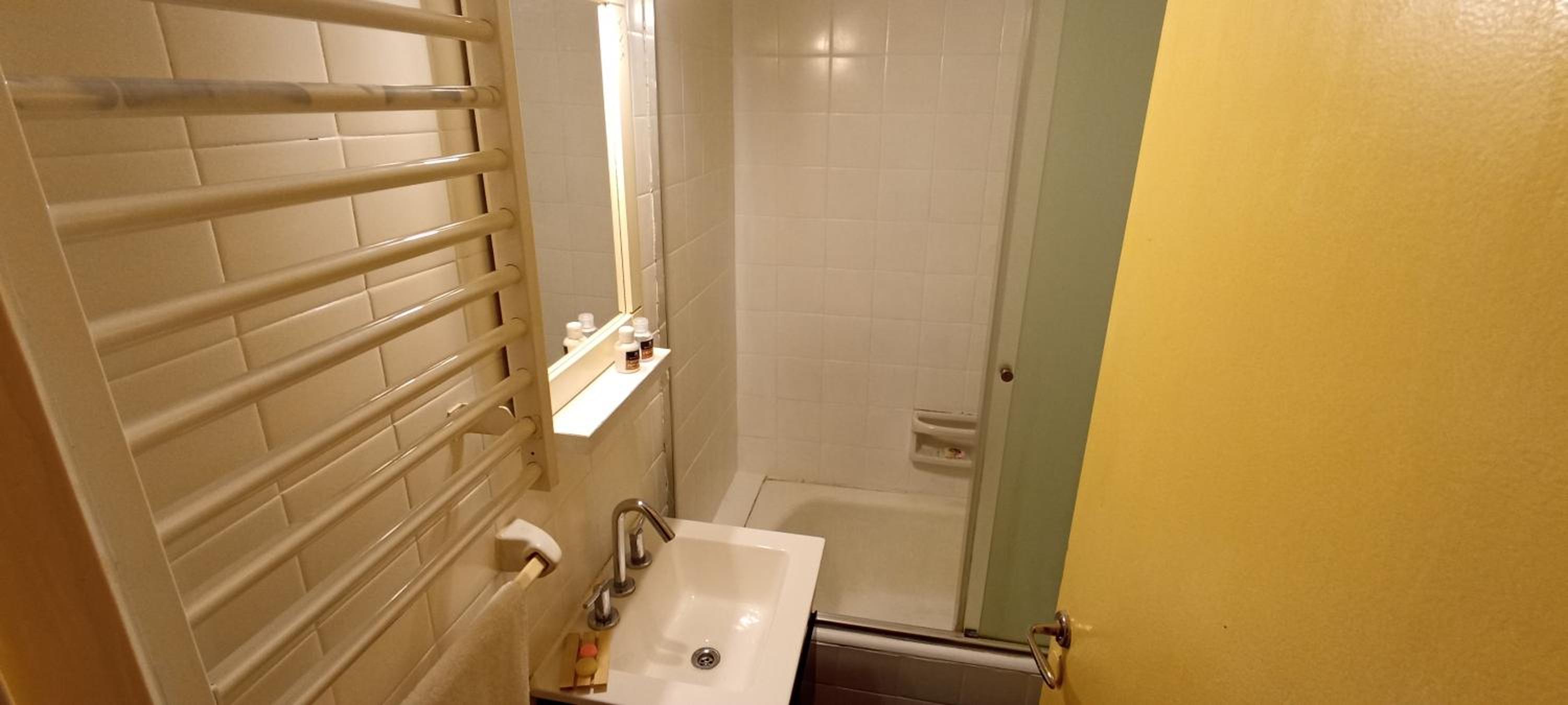 Depto 2 amb completo - Cocina equipada - Baño privado - Wi-Fi - TV Flow y HBO MAX - Excelente ubicación, cercano a subte D y B
