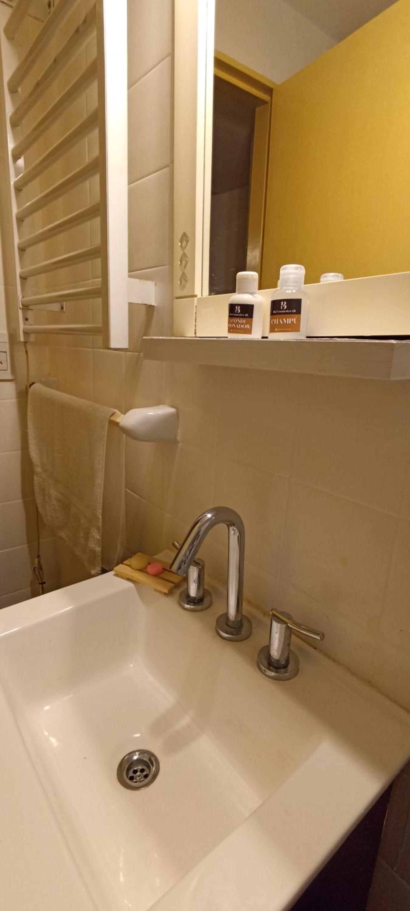 Depto 2 amb completo - Cocina equipada - Baño privado - Wi-Fi - TV Flow y HBO MAX - Excelente ubicación, cercano a subte D y B