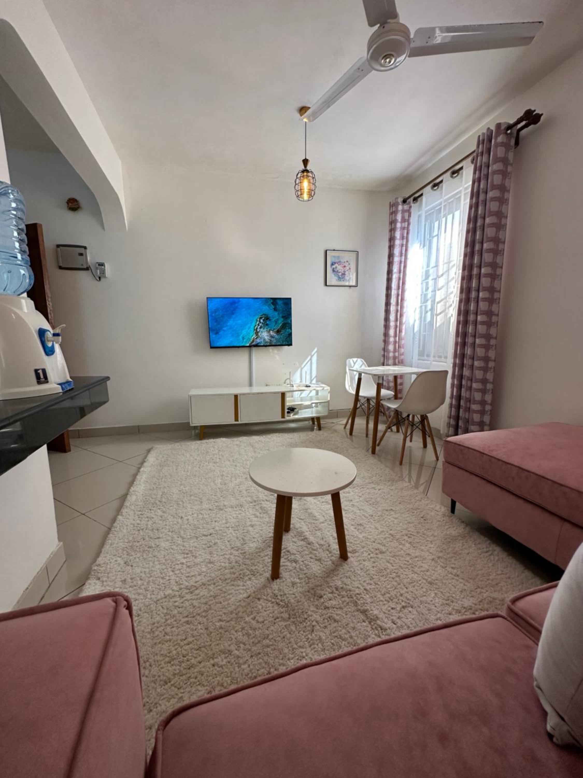 MEGAN NYALI 1BR/HOT SHOWER view 4