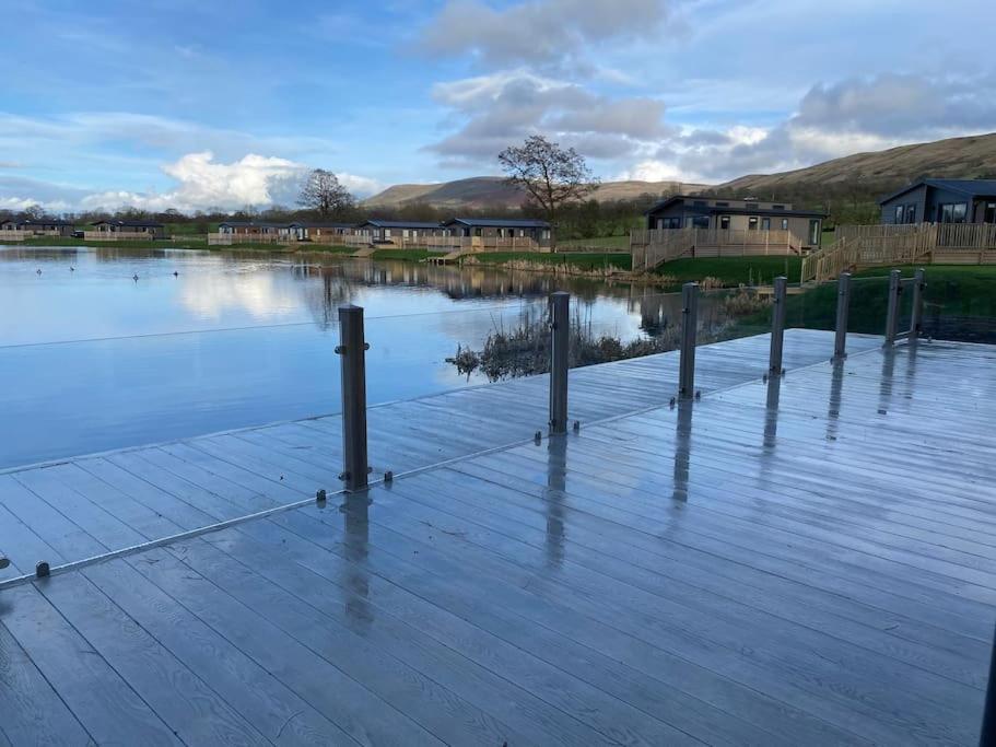 Luxurious and Peaceful Lakeside House, Clitheroe view 5