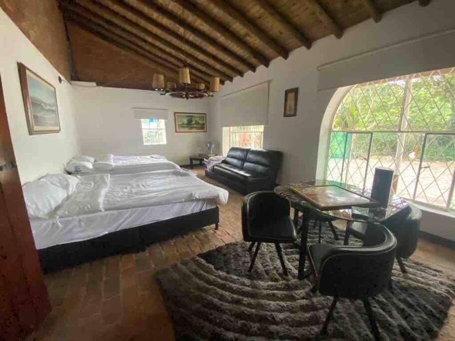Increíble casa campestre con piscina y jacuzzi