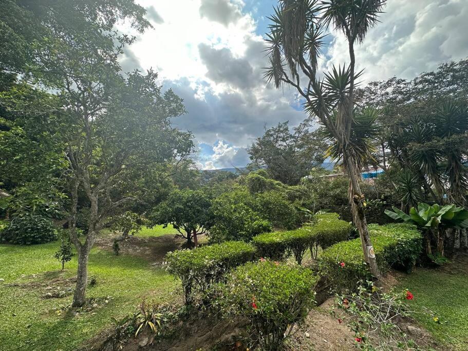 Increíble casa campestre con piscina y jacuzzi