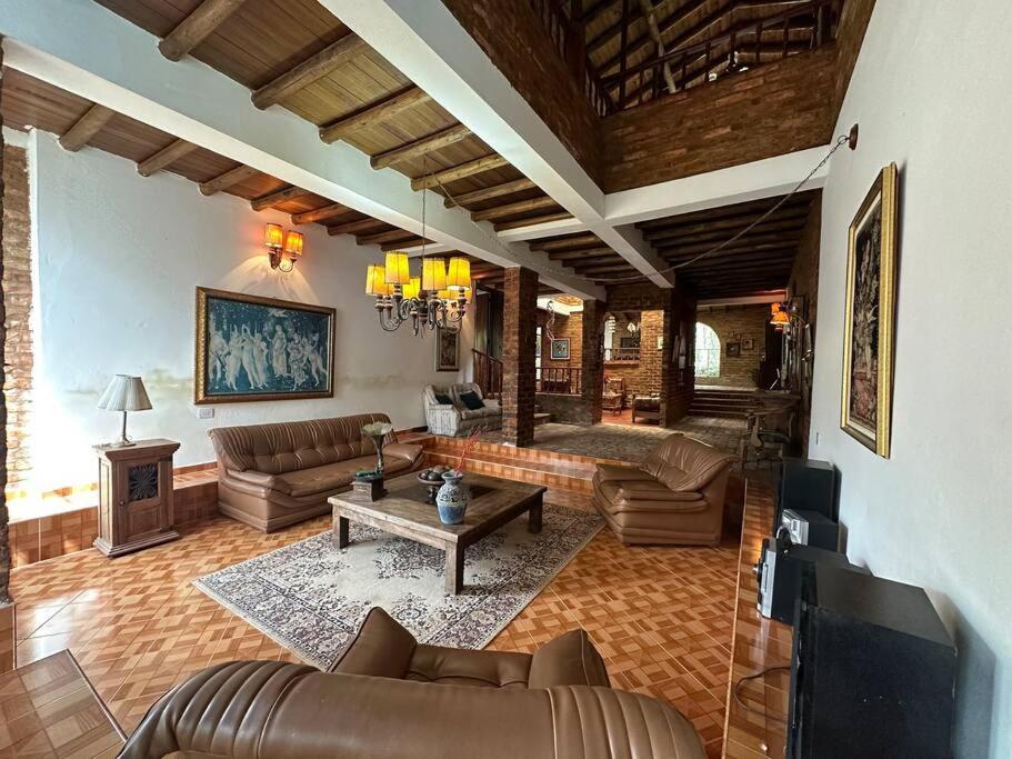 Increíble casa campestre con piscina y jacuzzi