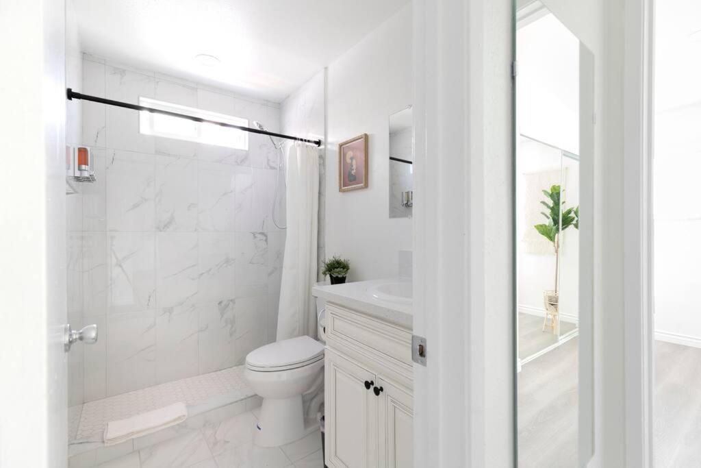 Enjoy Alhambra Night Life at 2BR Apt view 4