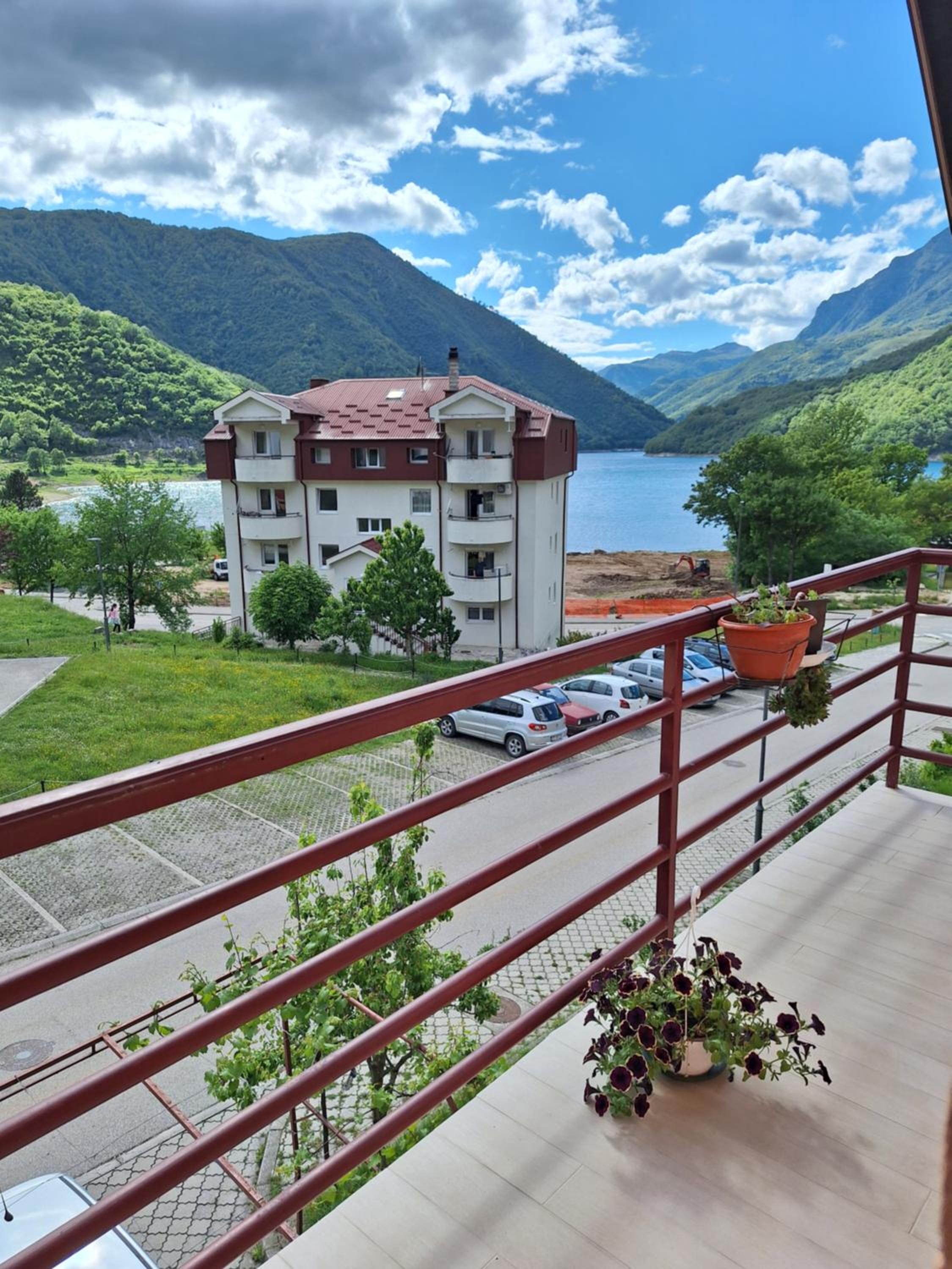 Apartmani Lena