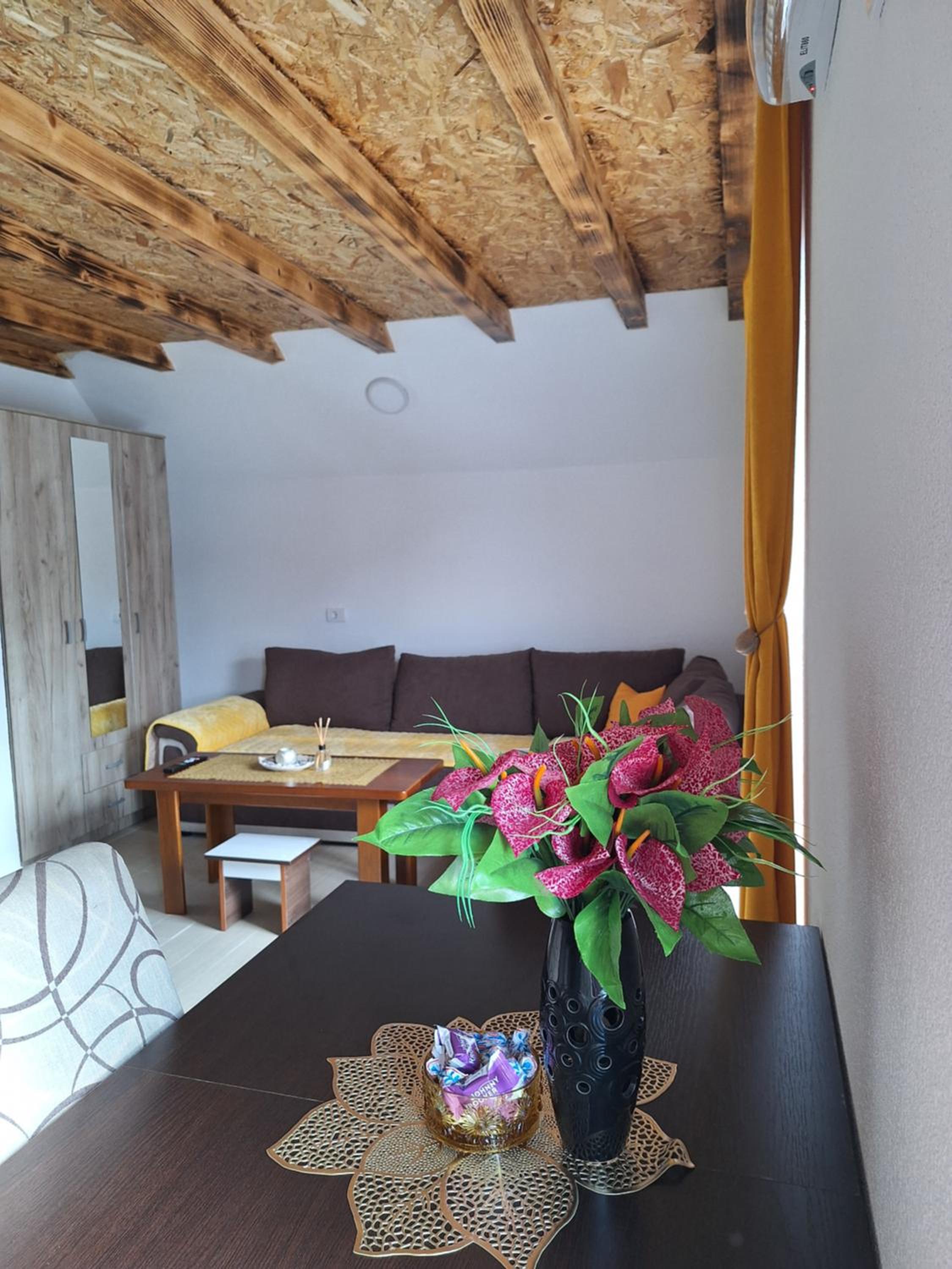 Apartmani Lena