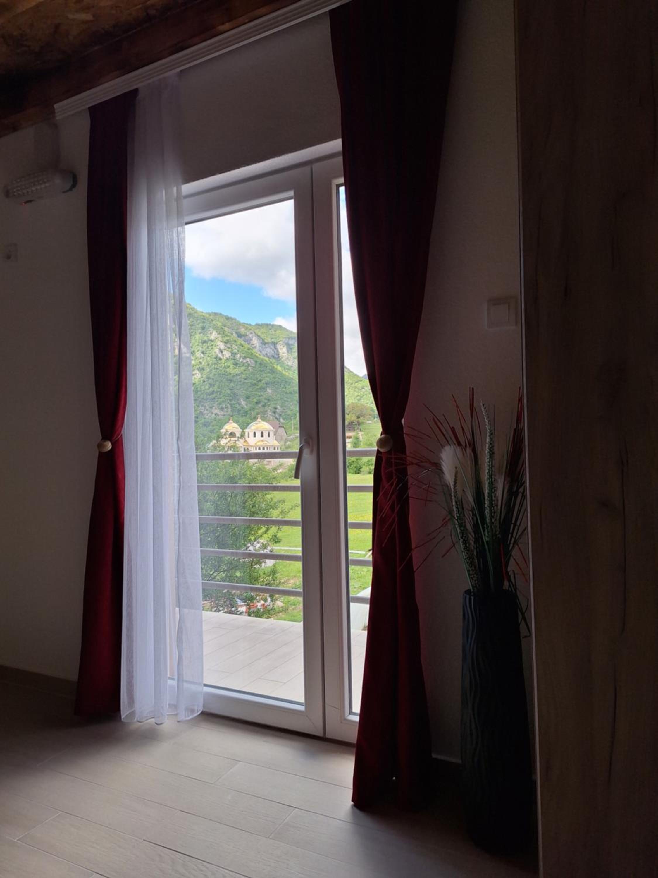 Apartmani Lena