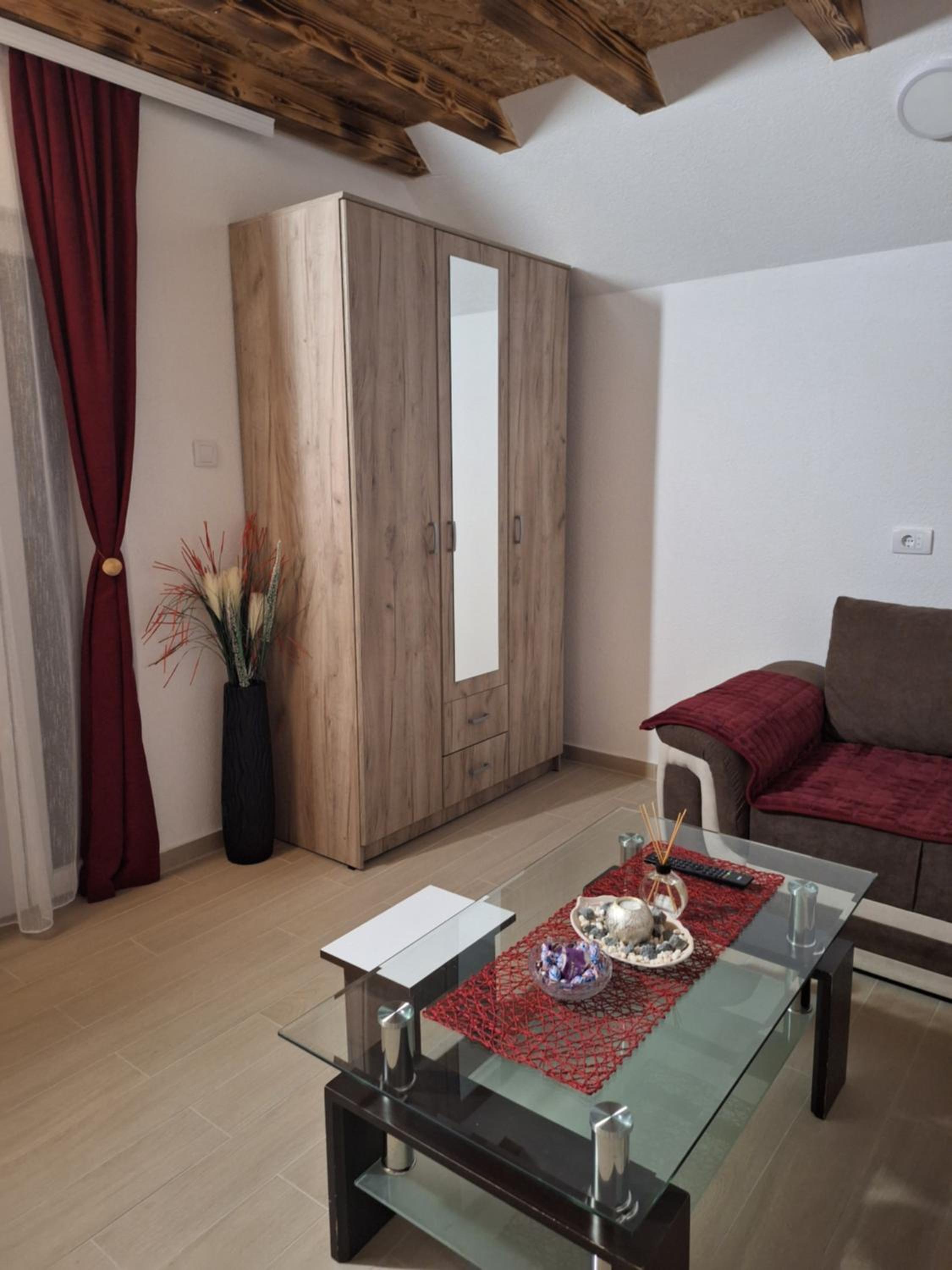 Apartmani Lena