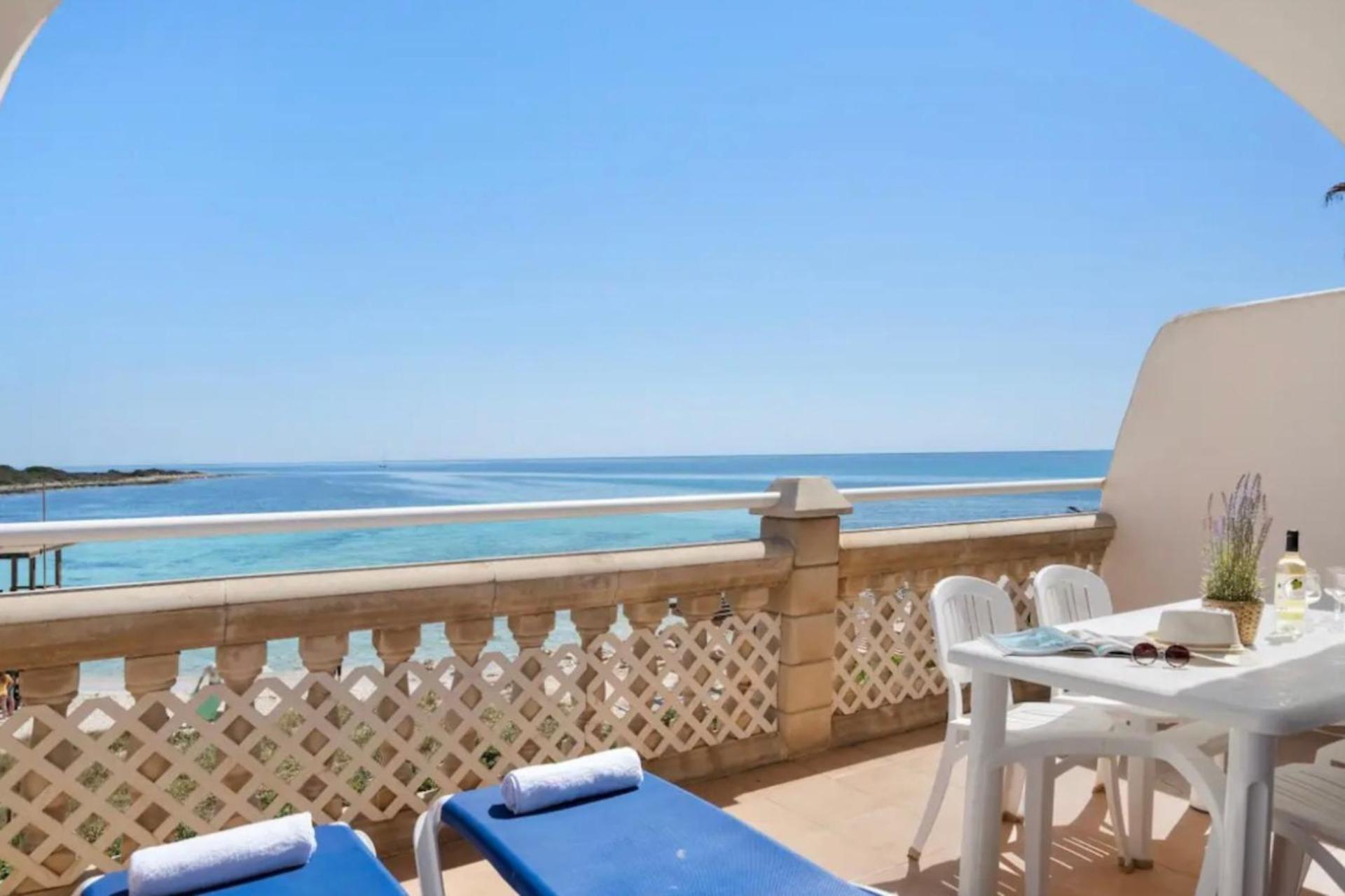 Apartamento frente a la playa con vistas perfectas al mar