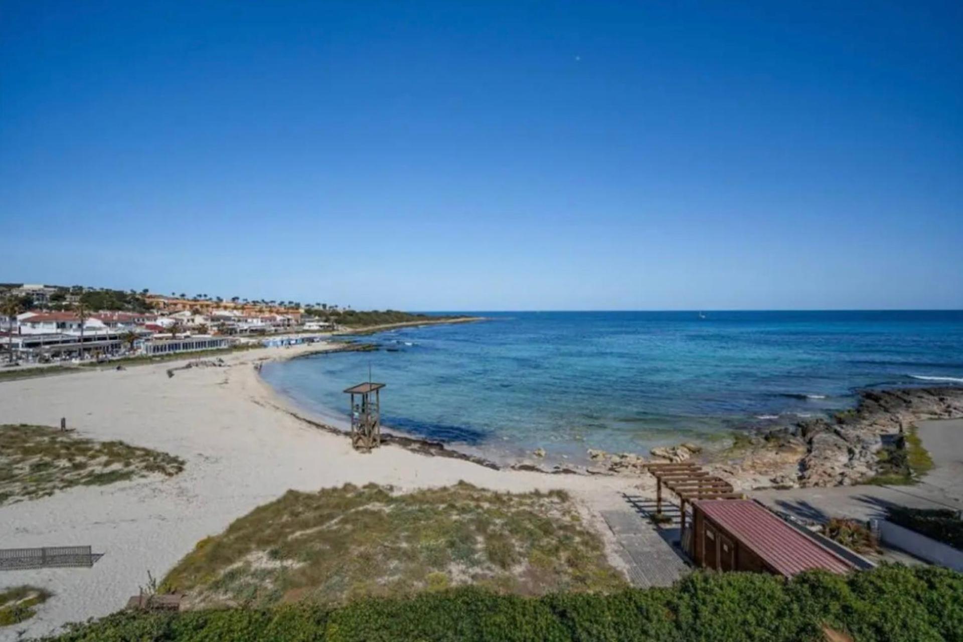 Apartamento frente a la playa con vistas perfectas al mar