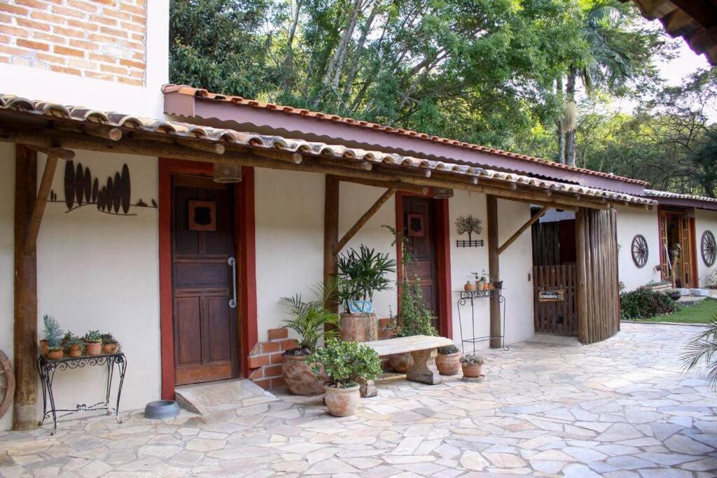 Sítio Vale da Colina-Nazaré Paulista com 3 casas