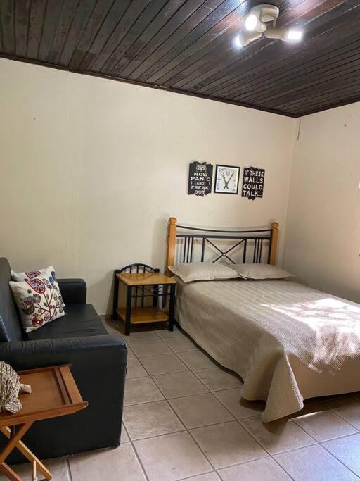 Sítio Vale da Colina-Nazaré Paulista com 3 casas