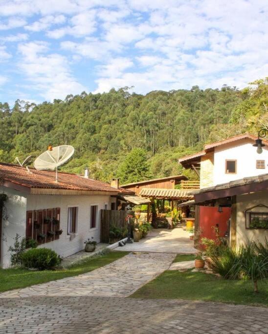 Sítio Vale da Colina-Nazaré Paulista com 3 casas