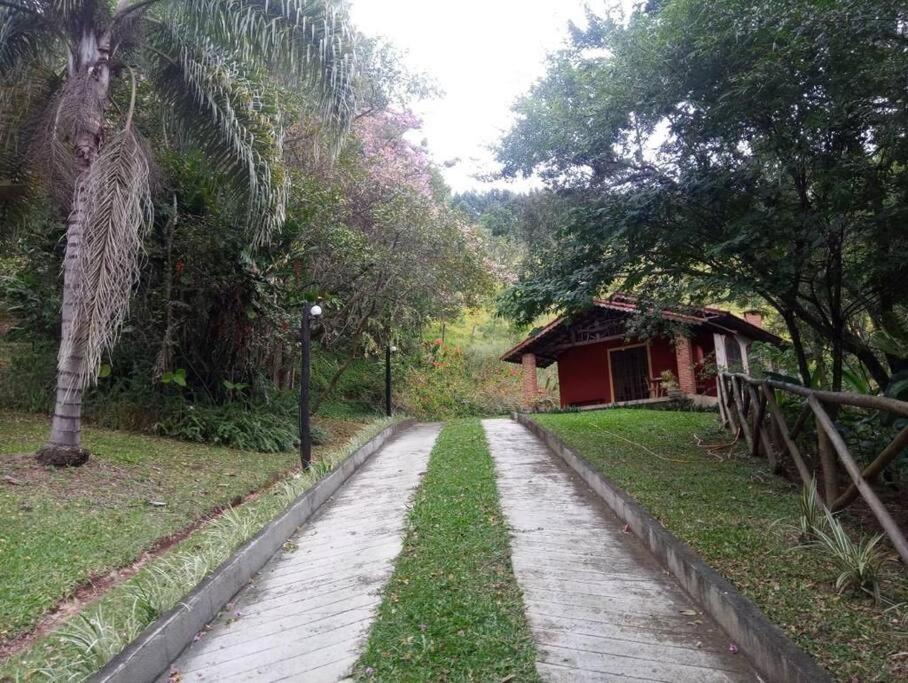 Sítio Vale da Colina-Nazaré Paulista com 3 casas