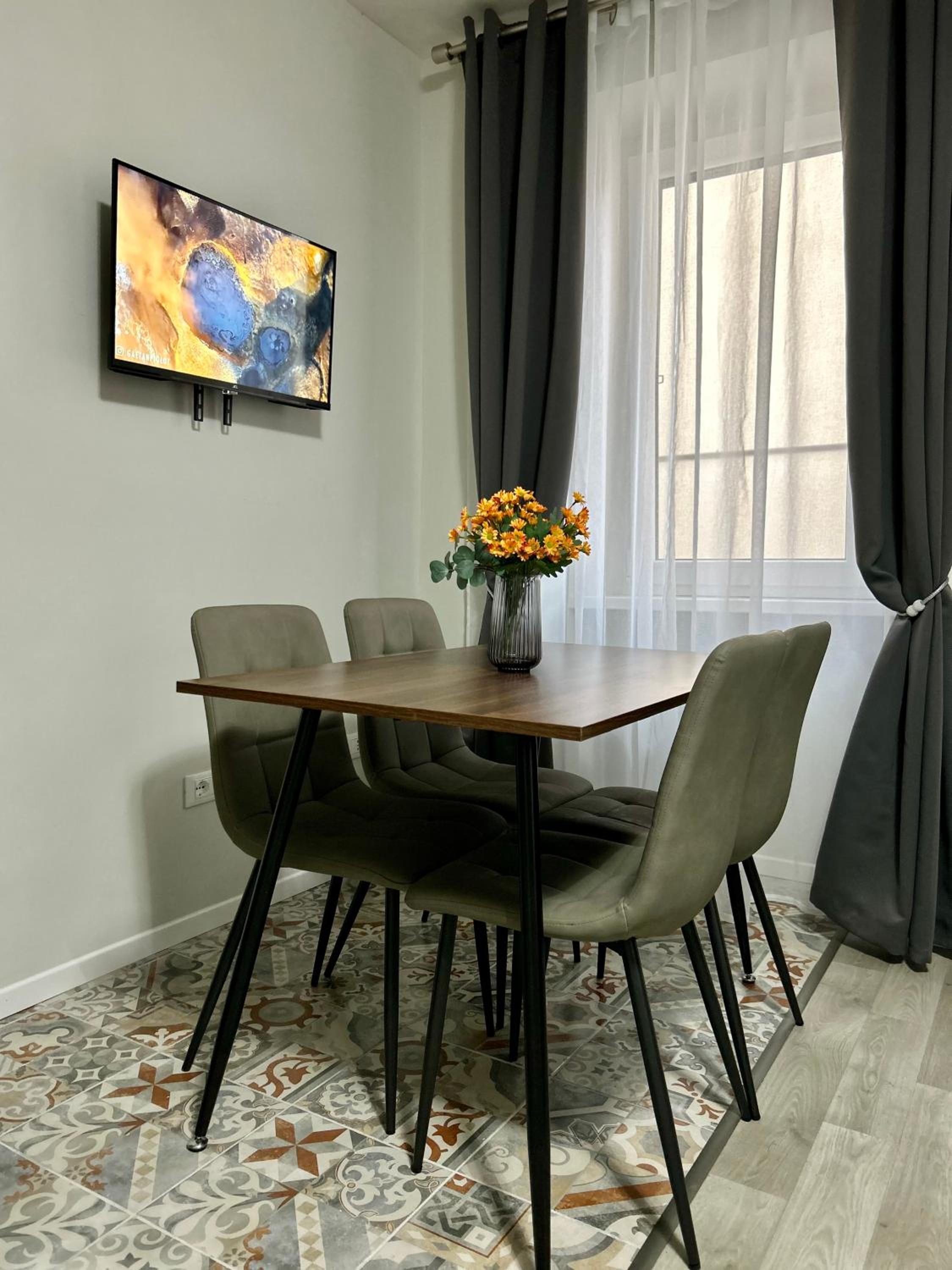 Timco apartment with big terrace, partial lake view and air-conditioner