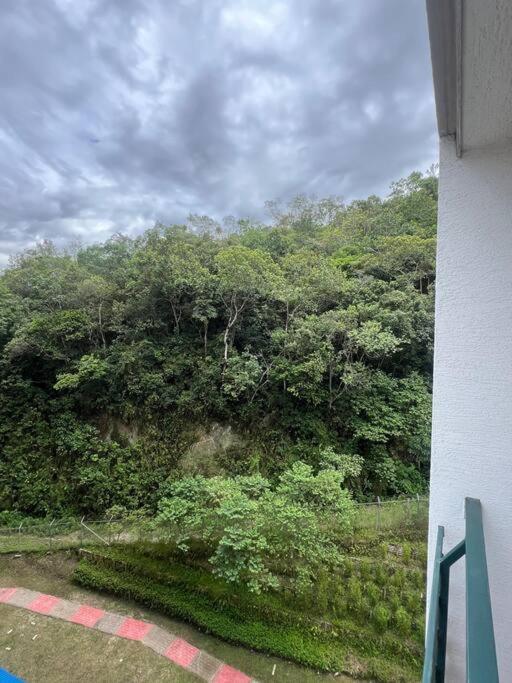 Apartaestudio con el mejor clima vista a las montañas cerca a la estación de renta por meses amoblado