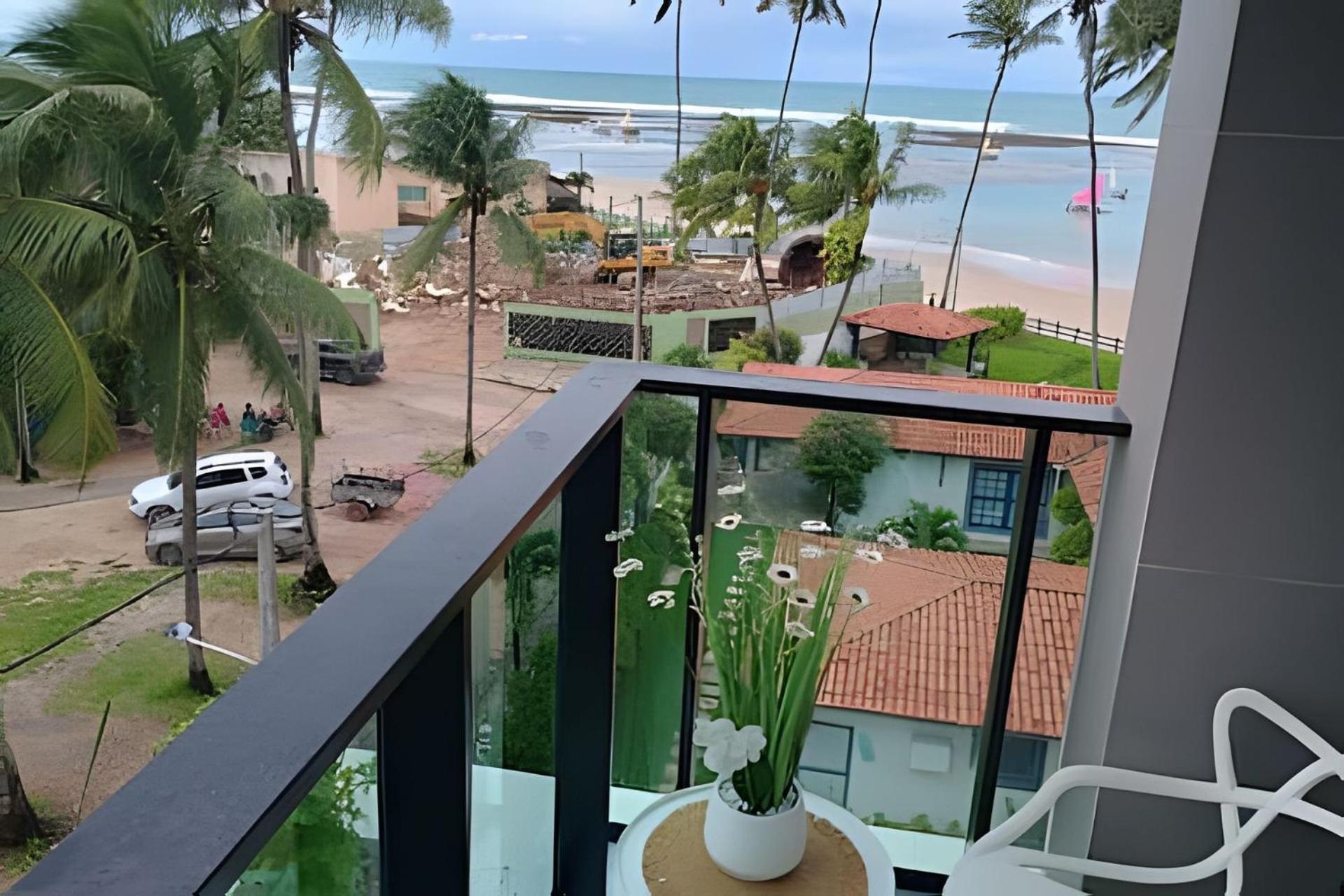 Beachfront flat at Porto de Galinhas beach, close to the natural pools.