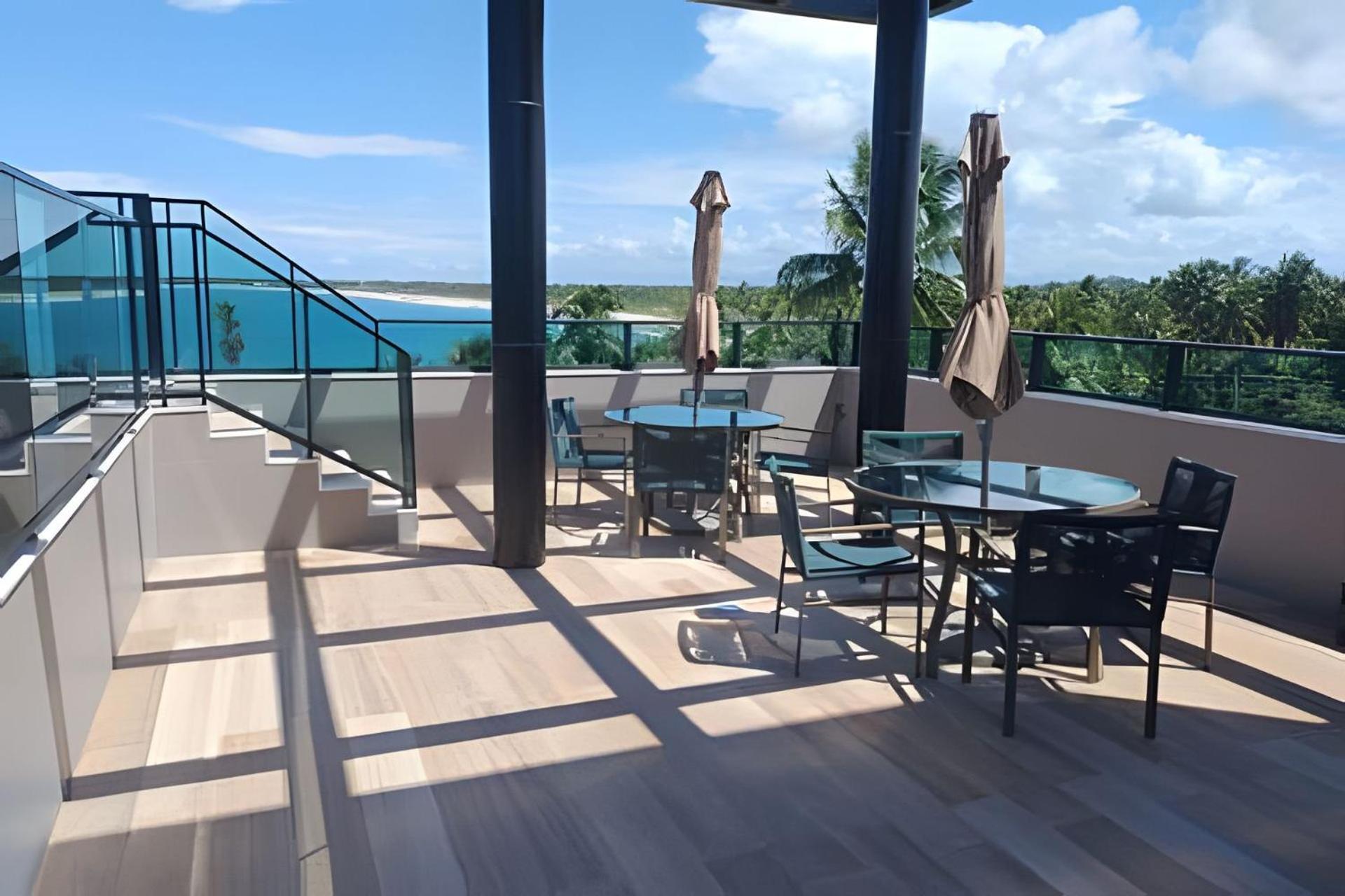 Beachfront flat at Porto de Galinhas beach, close to the natural pools.