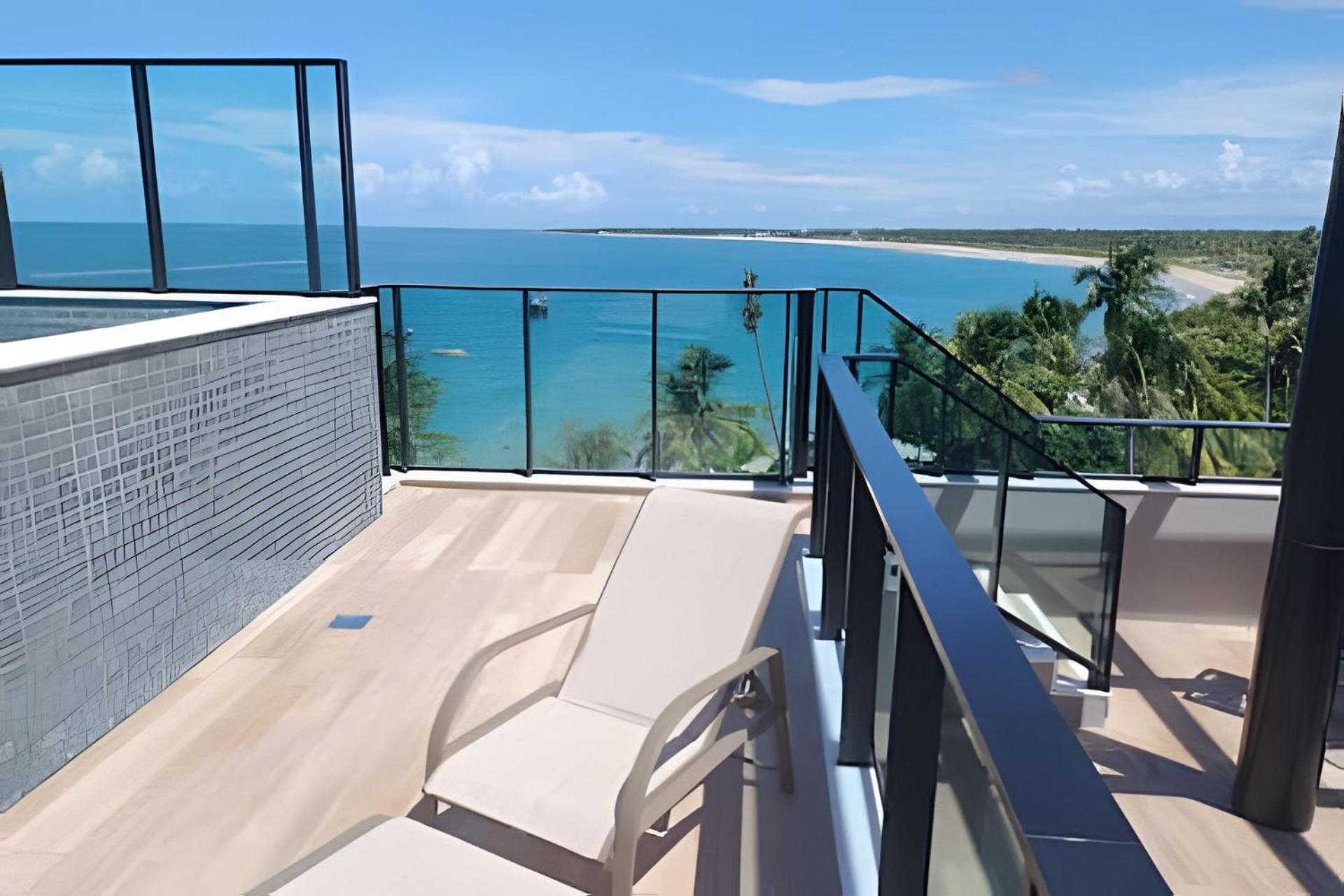 Beachfront flat at Porto de Galinhas beach, close to the natural pools.