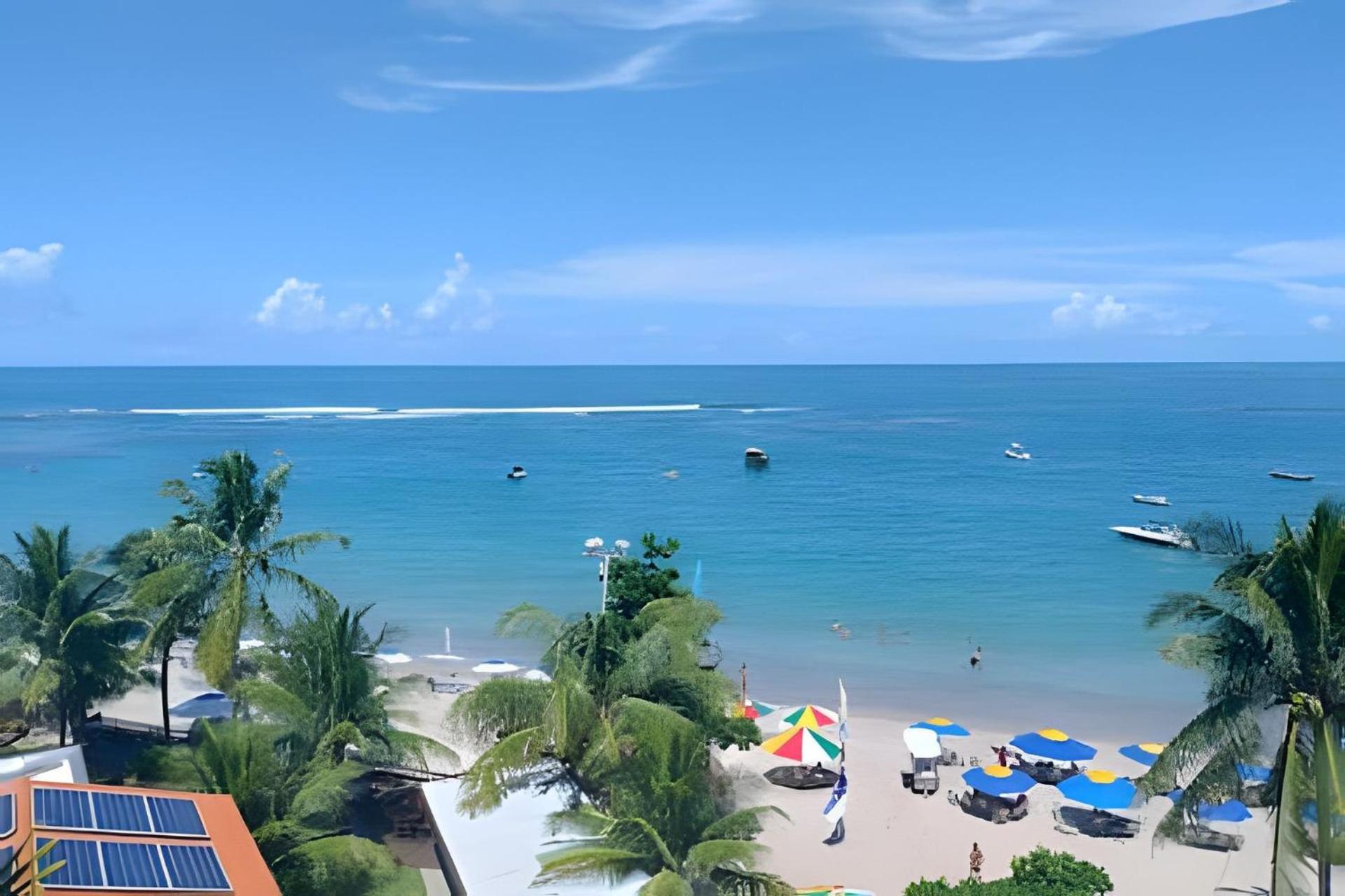 Beachfront flat at Porto de Galinhas beach, close to the natural pools.