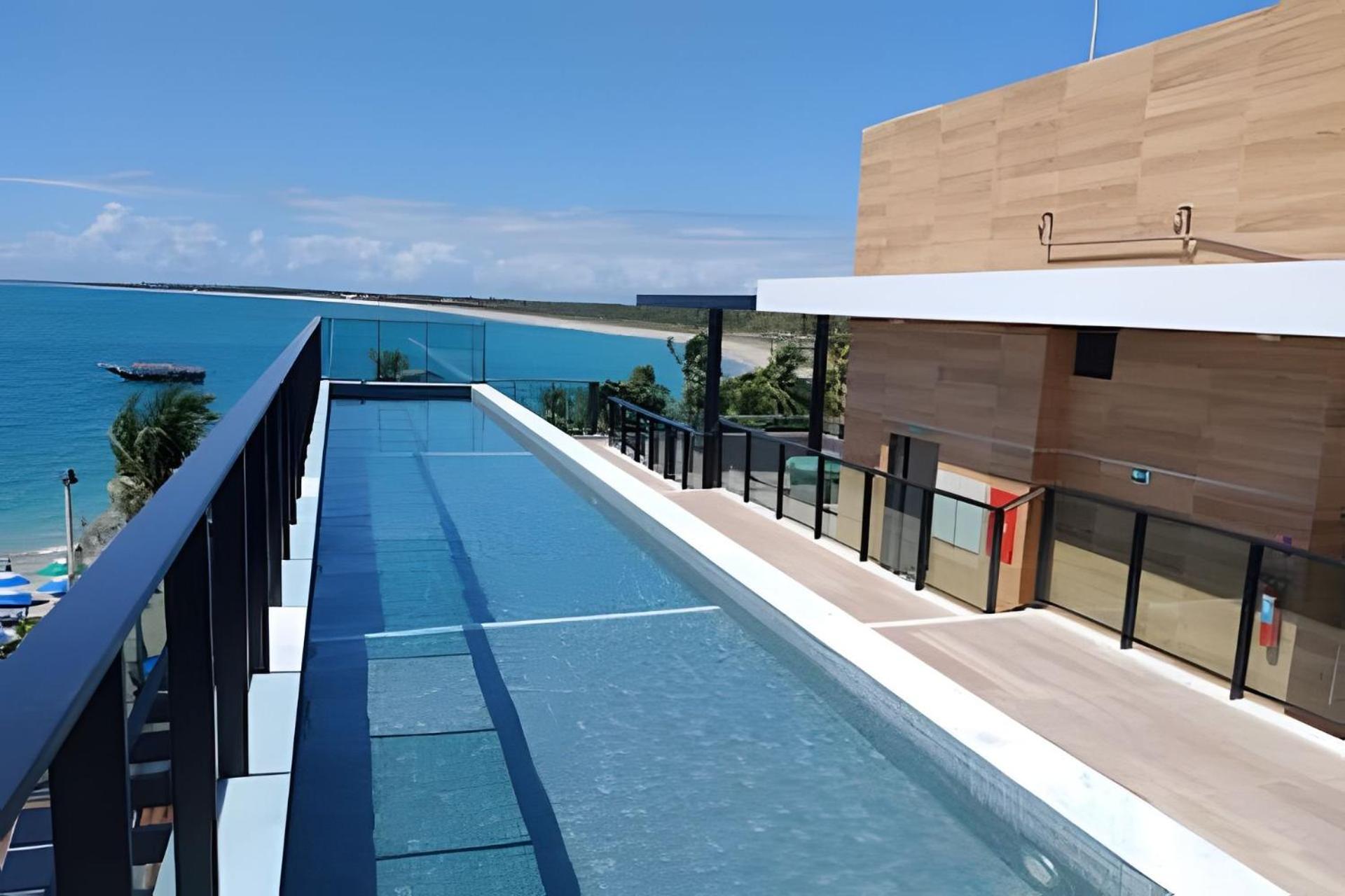 Beachfront flat at Porto de Galinhas beach, close to the natural pools.