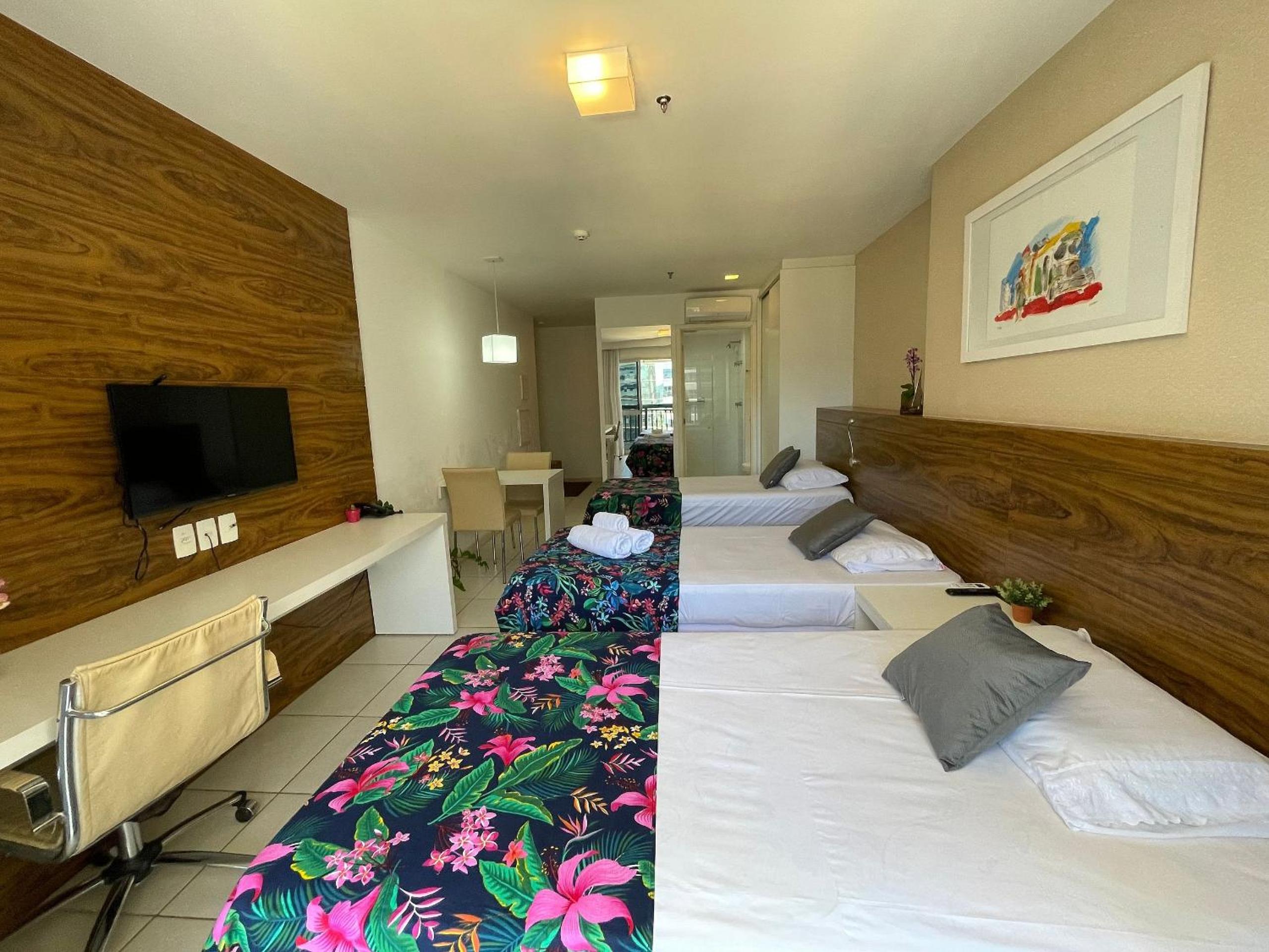 V1114 Flat com WI-FI exclusivo, academia e piscinas