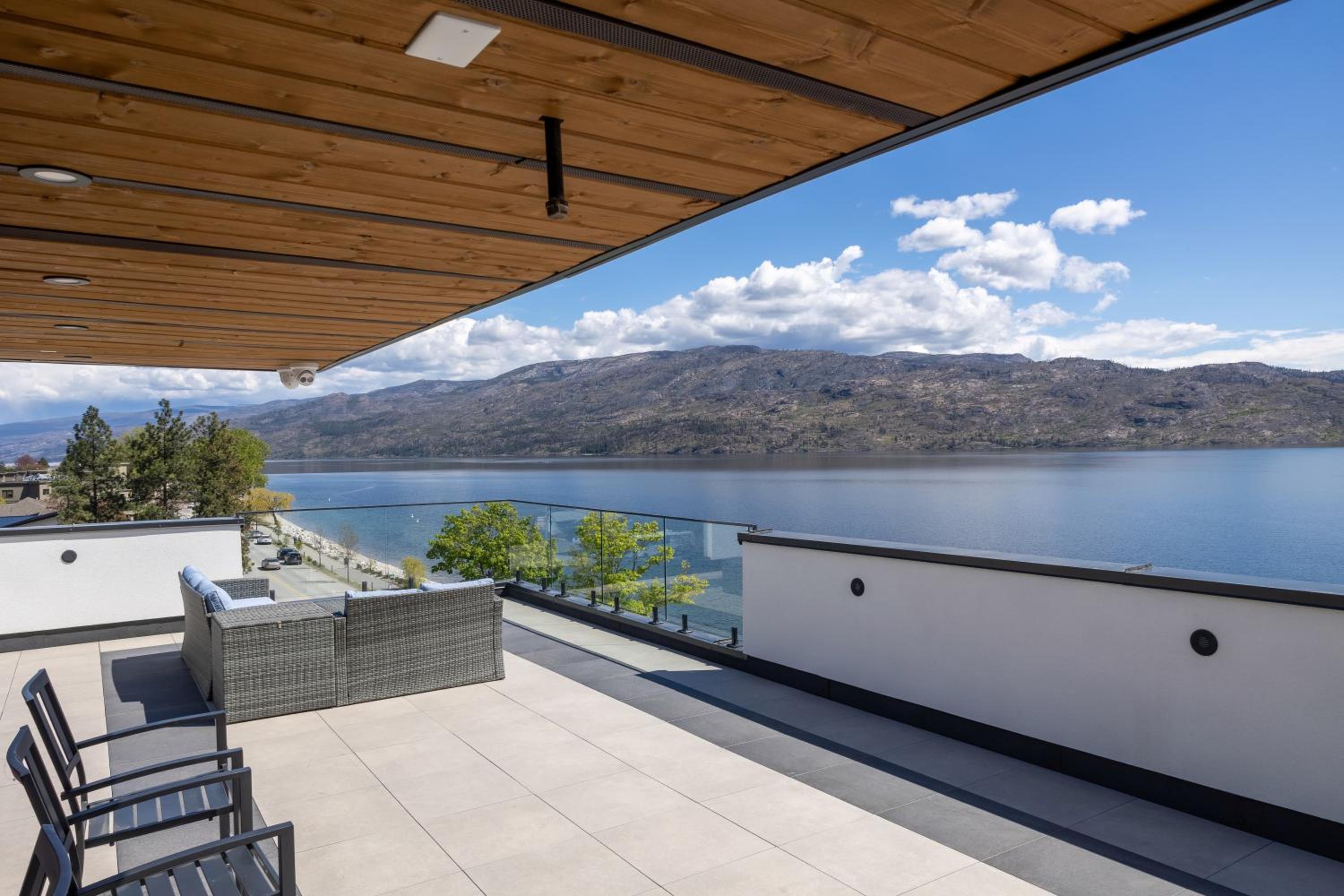 Premium Deluxe PeachView Suites 3BR