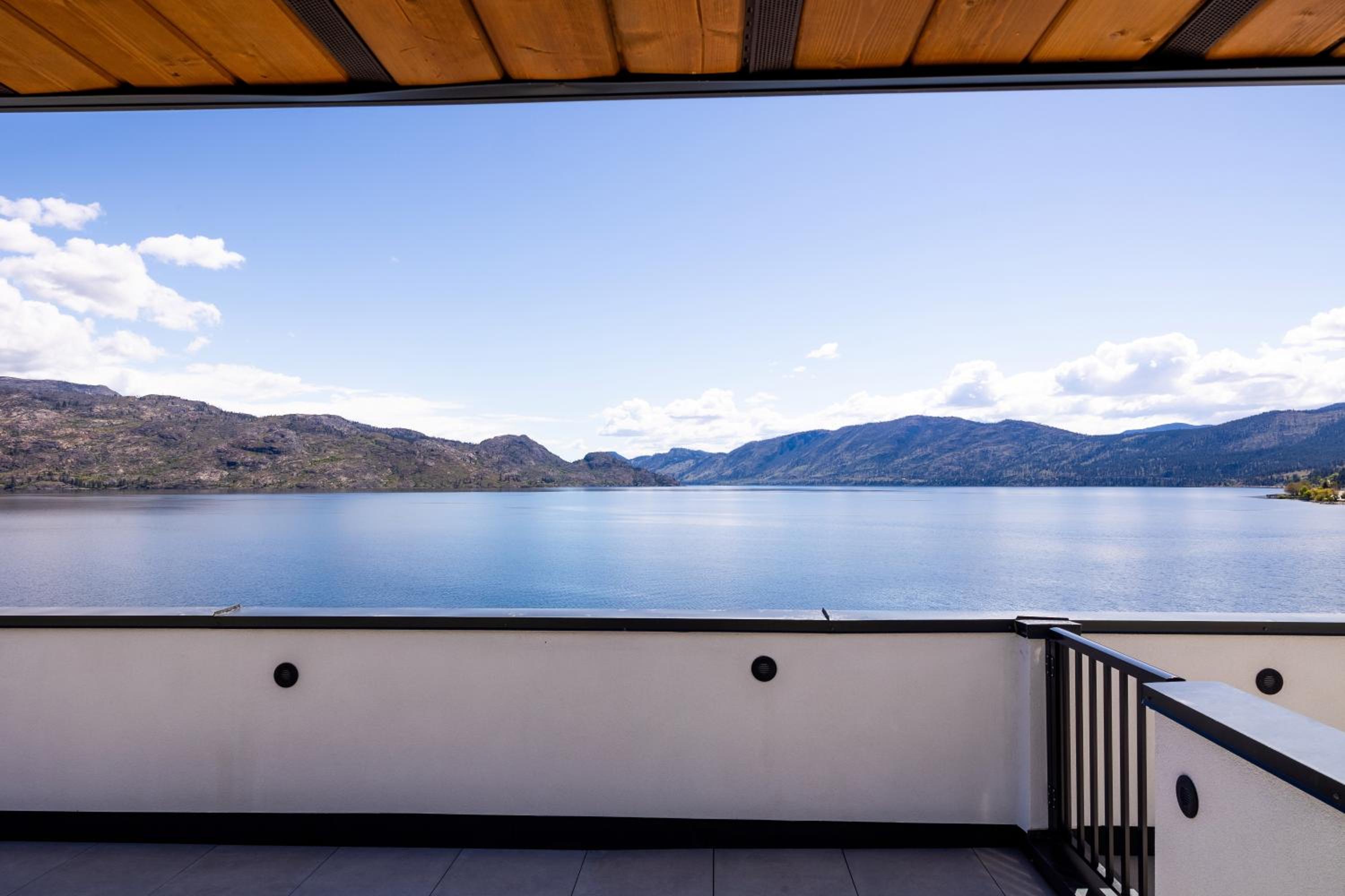 Premium Deluxe PeachView Suites 3BR