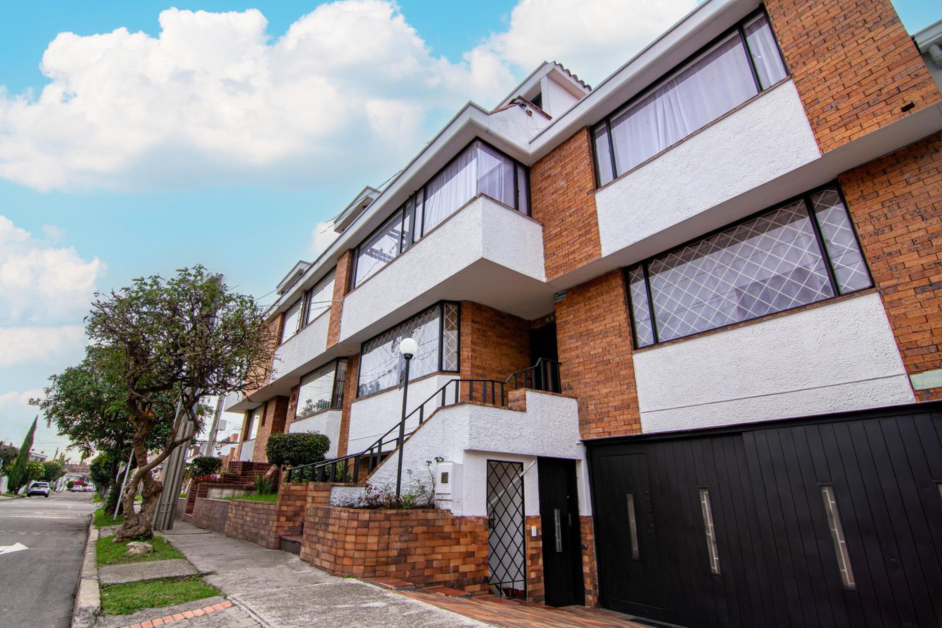 Luxury & Exclusive Huge Colonial House, Top Area in Upperclass North Side Bogota